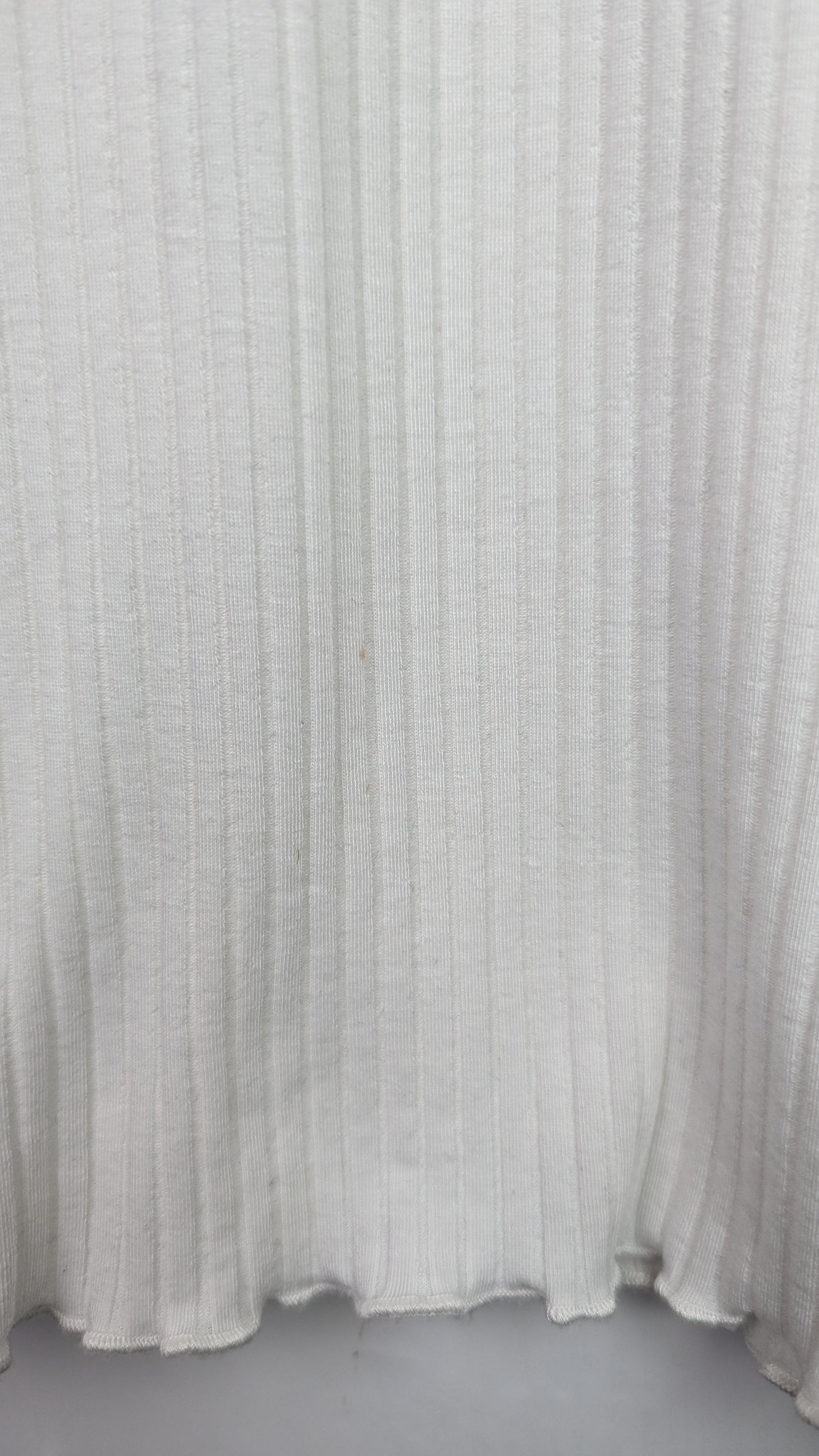 New Look White Ribbed Top - Girls 12 - 13 Years - Little Ones Preloved. Second Hand Children's & Preloved Baby, Kids, Girls & Boys Clothes. UK online
