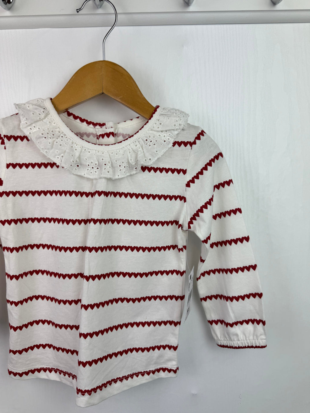 NEW Matalan Heart Eyelet Collar Top - Girls 9 - 12 Months - Little Ones Preloved. Second Hand Children's & Preloved Baby, Kids, Girls & Boys Clothes. UK online