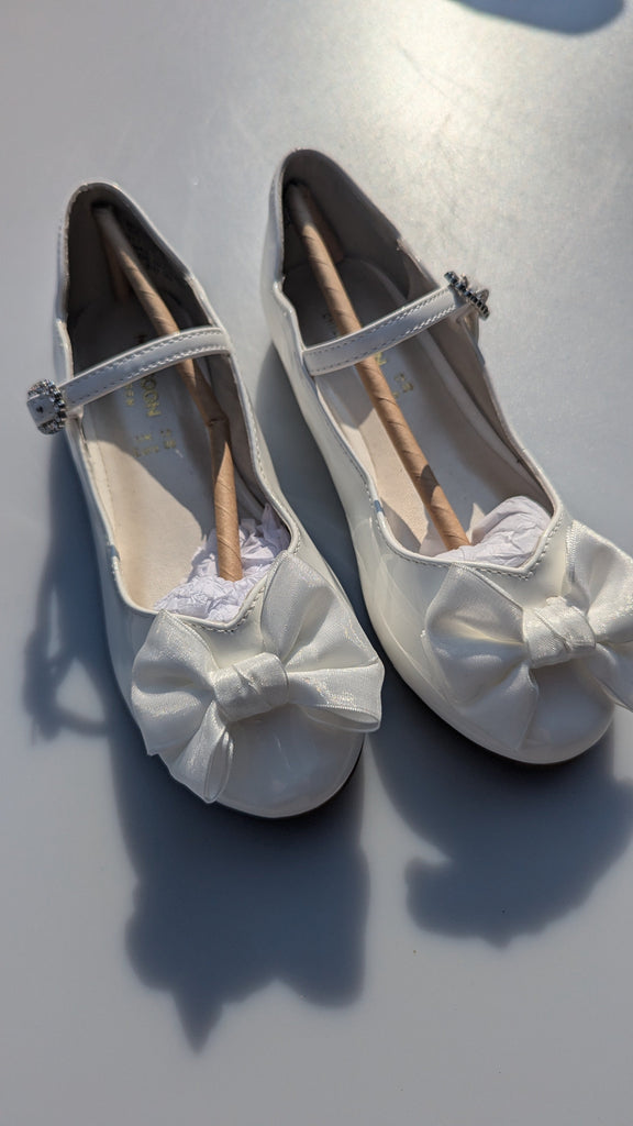 NEW Monsoon Cream Ivory Cream Ballerina Pumps - Girls Size 12 Monsoon Used, Preloved, Preworn & Second Hand Baby, Kids & Children's Clothing UK Online. Cheap affordable. Brands including Next, Joules, Nutmeg Morrisons, TU, F&F, H&M.