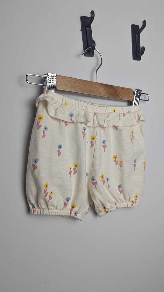 NEW M&S Cream Floral Shorts - Girls 6-9 Months Little Ones Preloved Used, Preloved, Preworn & Second Hand Baby, Kids & Children's Clothing UK Online. Cheap affordable. Brands including Next, Joules, Nutmeg Morrisons, TU, F&F, H&M.