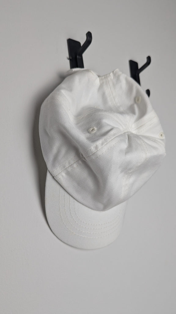 NEW M&S Plain White Baseball Cap - Unisex 18-36 Months Little Ones Preloved Used, Preloved, Preworn & Second Hand Baby, Kids & Children's Clothing UK Online. Cheap affordable. Brands including Next, Joules, Nutmeg Morrisons, TU, F&F, H&M.