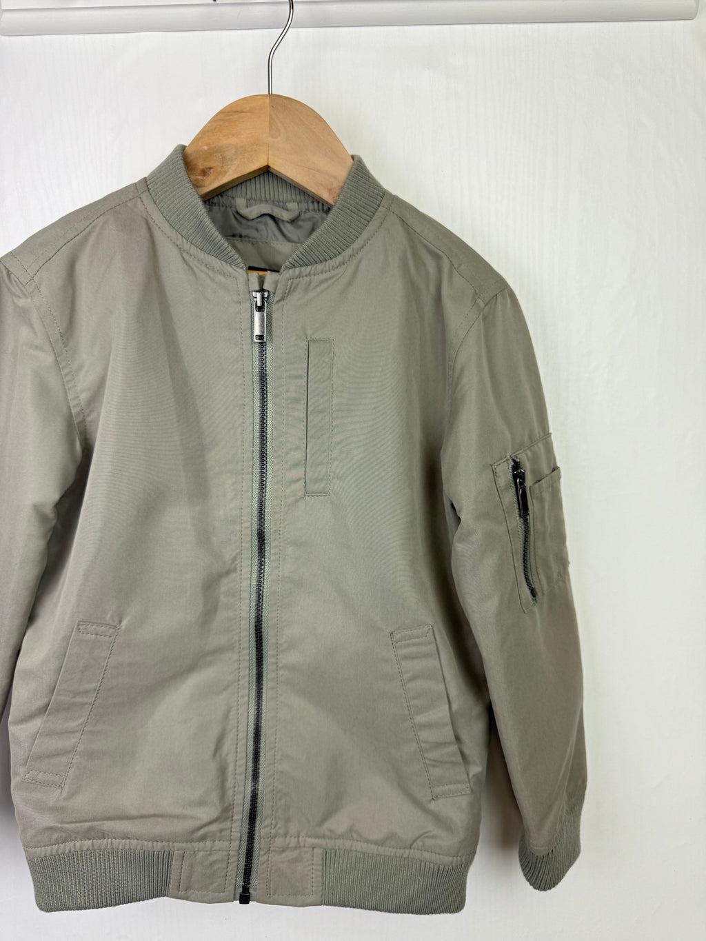 NEW River Island Khaki Bomber Jacket - Boys 4 - 5 Years - Little Ones Preloved. Second Hand Children's & Preloved Baby, Kids, Girls & Boys Clothes. UK online