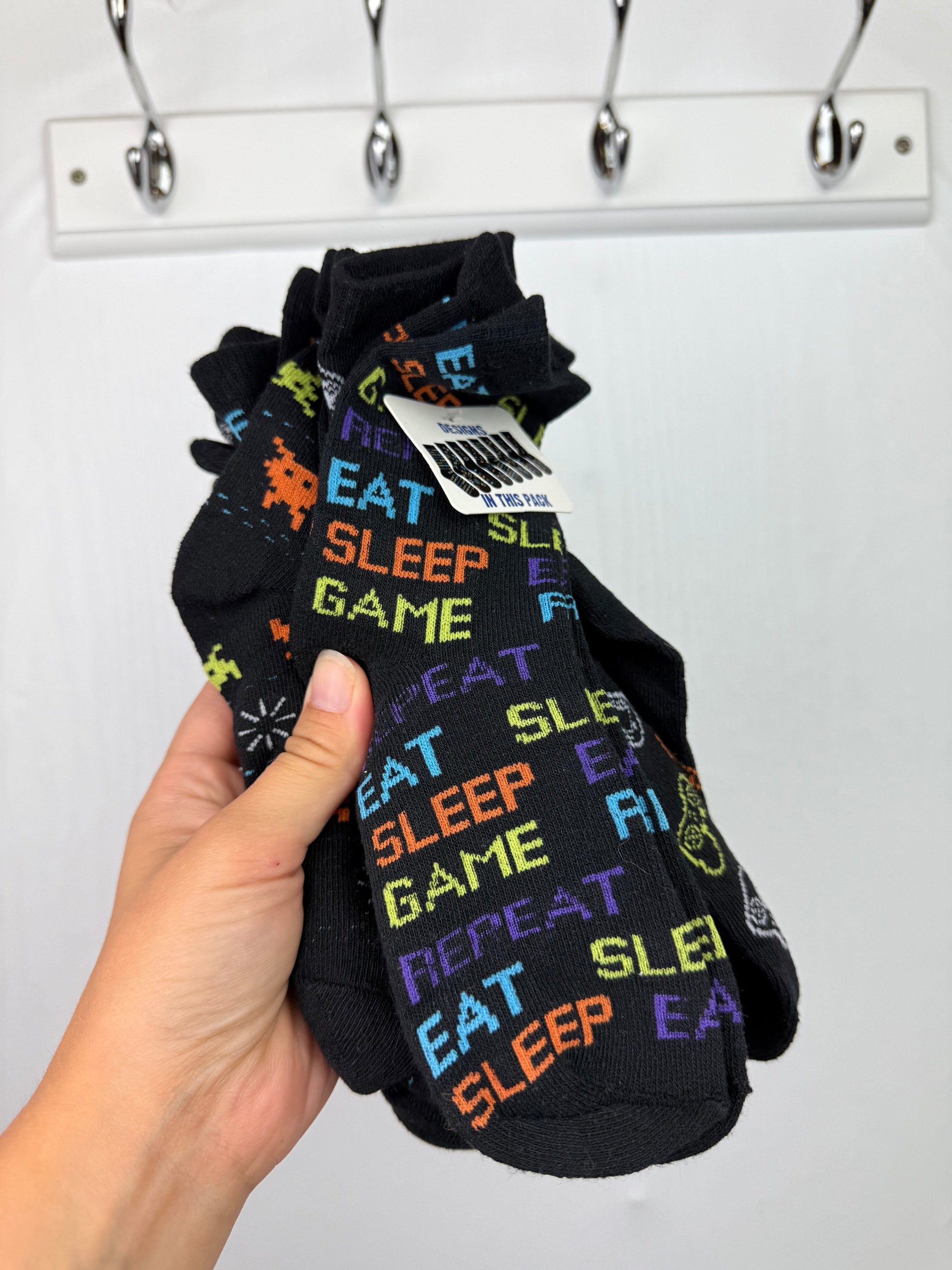 NEW Unbranded 8 - Pack Gaming Socks - Boys One Size - Little Ones Preloved. Second Hand Children's & Preloved Baby, Kids, Girls & Boys Clothes. UK online