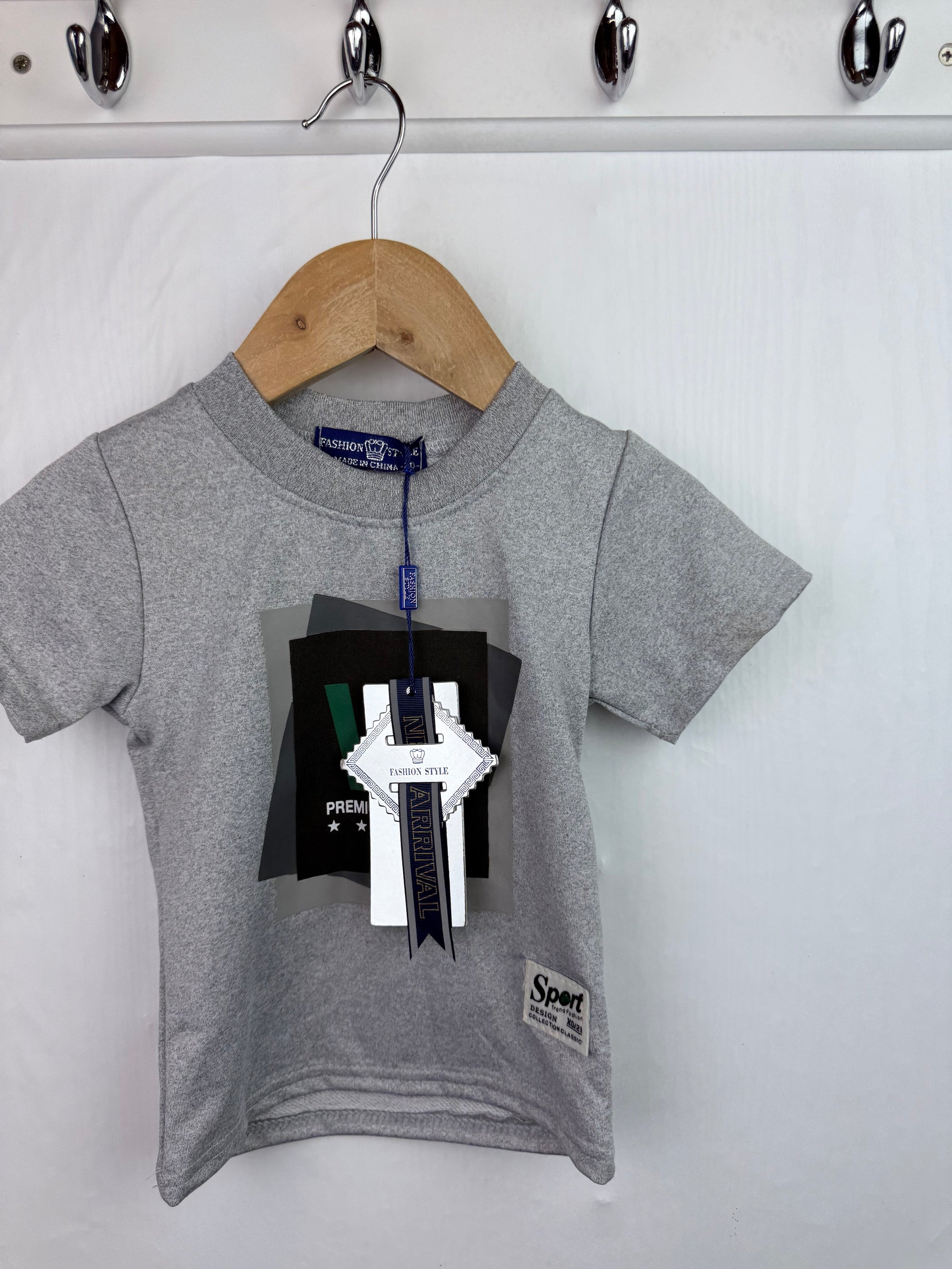 NEW Unbranded Grey Short Sleeve Top - Boys 12 - 18 Months - Little Ones Preloved. Second Hand Children's & Preloved Baby, Kids, Girls & Boys Clothes. UK online