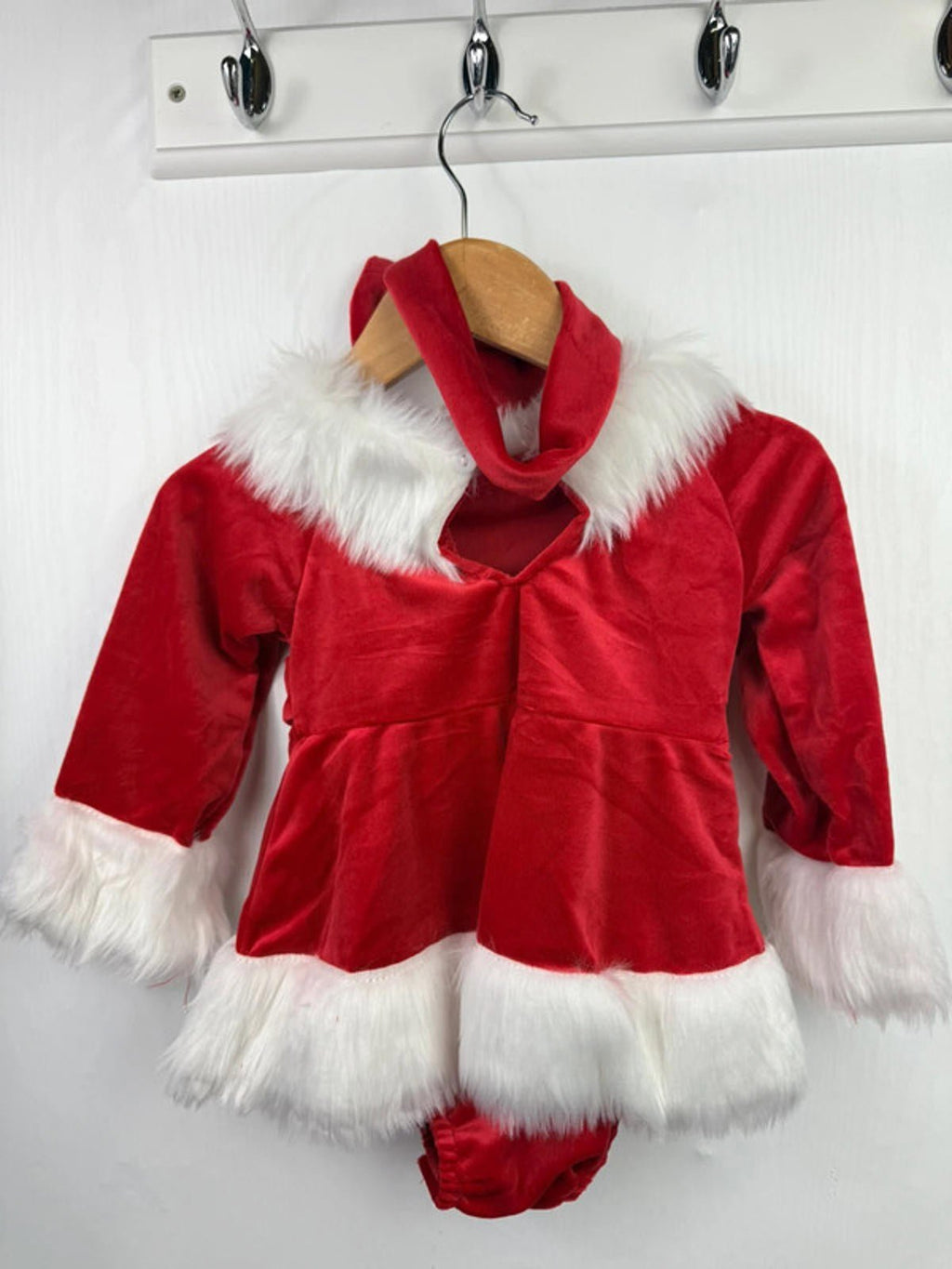 NEW Unbranded Santa Dress - Girls 12 - 24 Months - Little Ones Preloved. Second Hand Children's & Preloved Baby, Kids, Girls & Boys Clothes. UK online