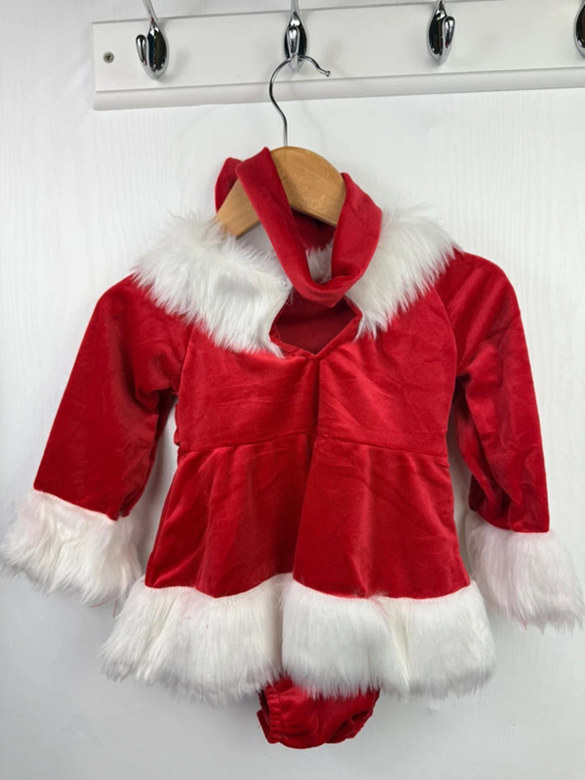 NEW Unbranded Santa Dress - Girls 12 - 24 Months - Little Ones Preloved. Second Hand Children's & Preloved Baby, Kids, Girls & Boys Clothes. UK online