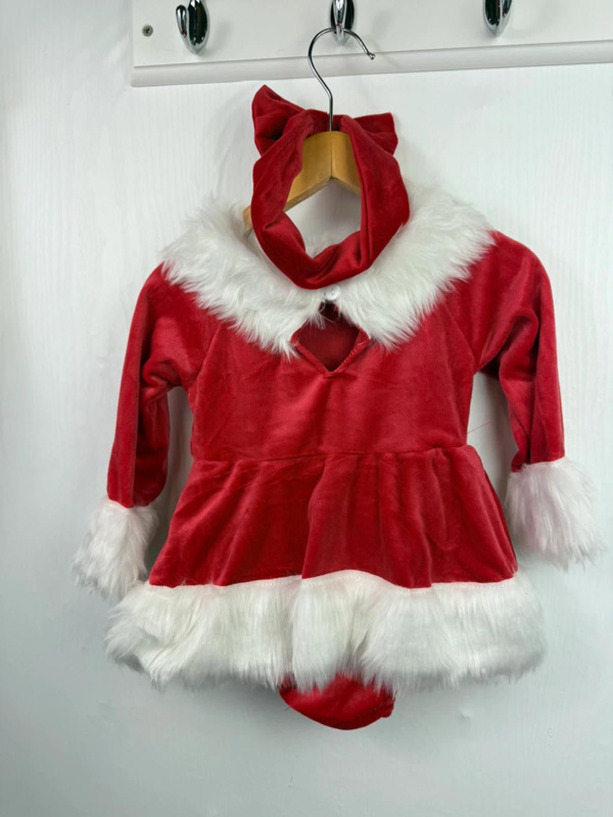 NEW Unbranded Santa Dress & Head Band - Girls 6 - 12 Months - Little Ones Preloved. Second Hand Children's & Preloved Baby, Kids, Girls & Boys Clothes. UK online
