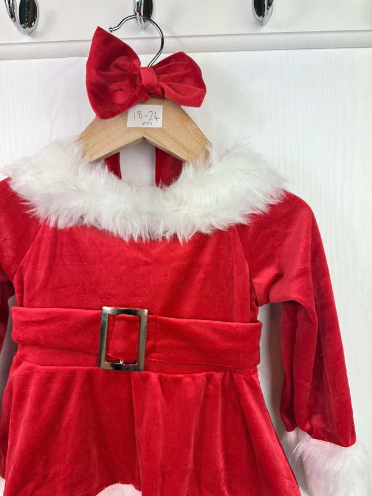 NEW Unbranded Santa Dress & Headband - Girls 18 - 24 Months - Little Ones Preloved. Second Hand Children's & Preloved Baby, Kids, Girls & Boys Clothes. UK online