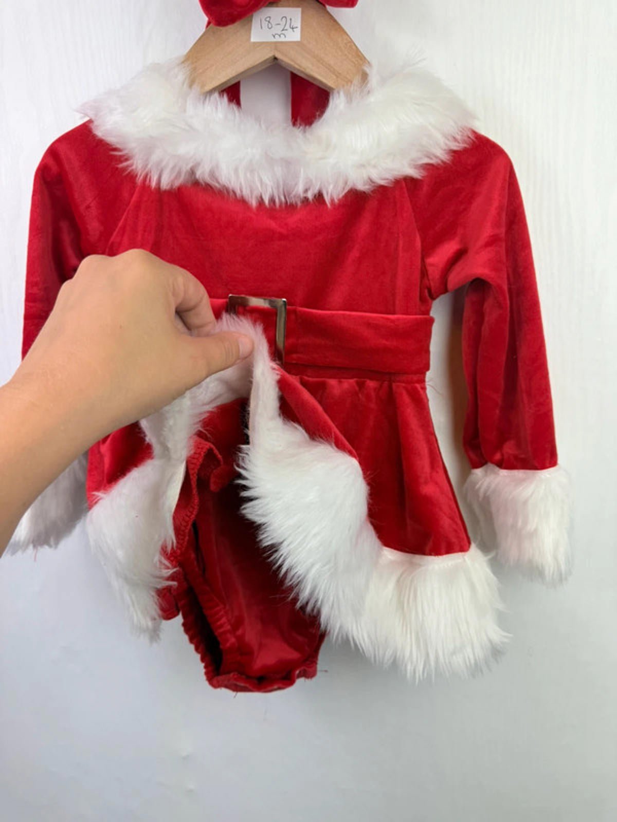 NEW Unbranded Santa Dress & Headband - Girls 18 - 24 Months - Little Ones Preloved. Second Hand Children's & Preloved Baby, Kids, Girls & Boys Clothes. UK online
