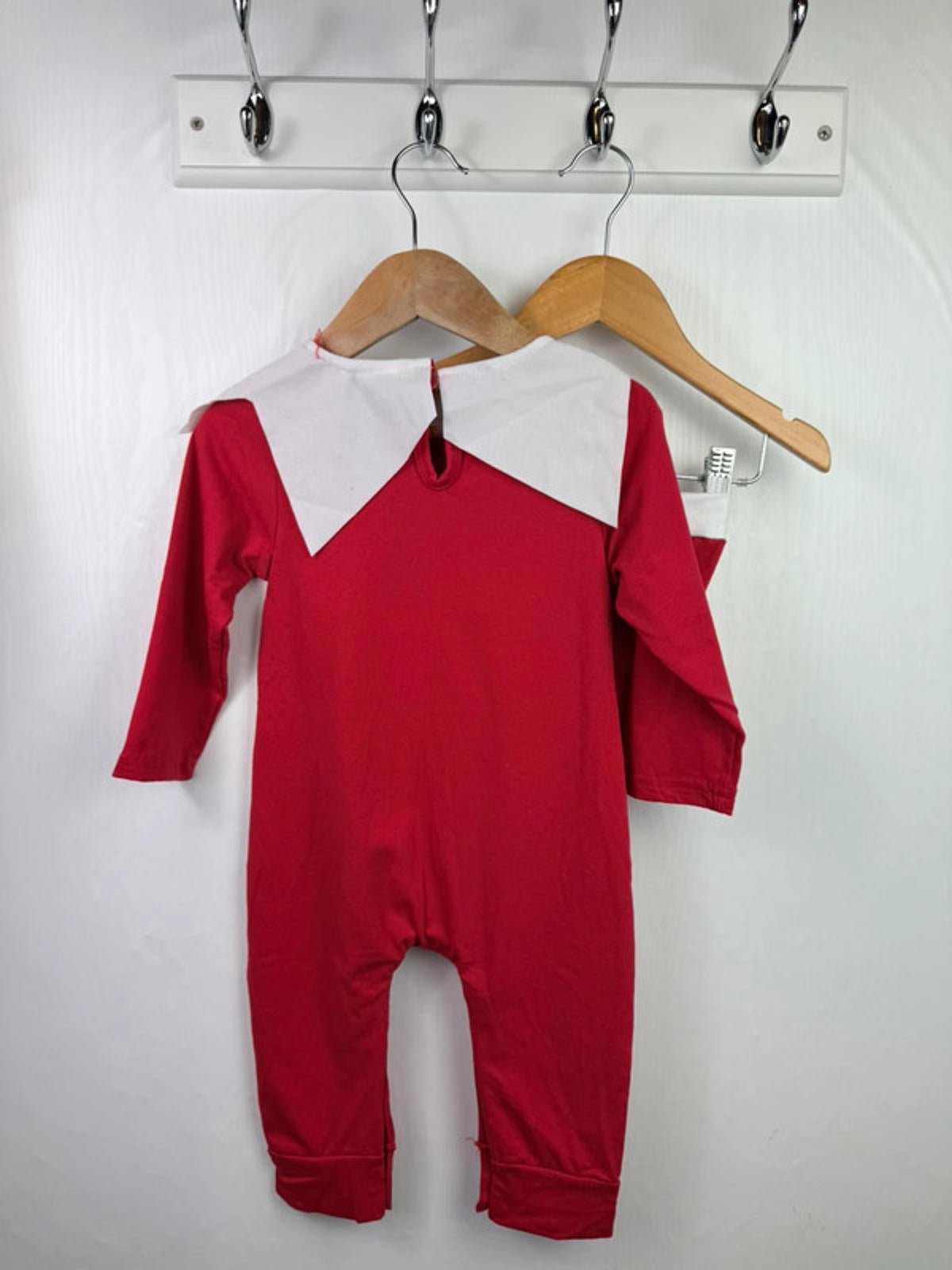 NEW unbranded Santa Romper & Hat 18 - 24 Months - Little Ones Preloved. Second Hand Children's & Preloved Baby, Kids, Girls & Boys Clothes. UK online