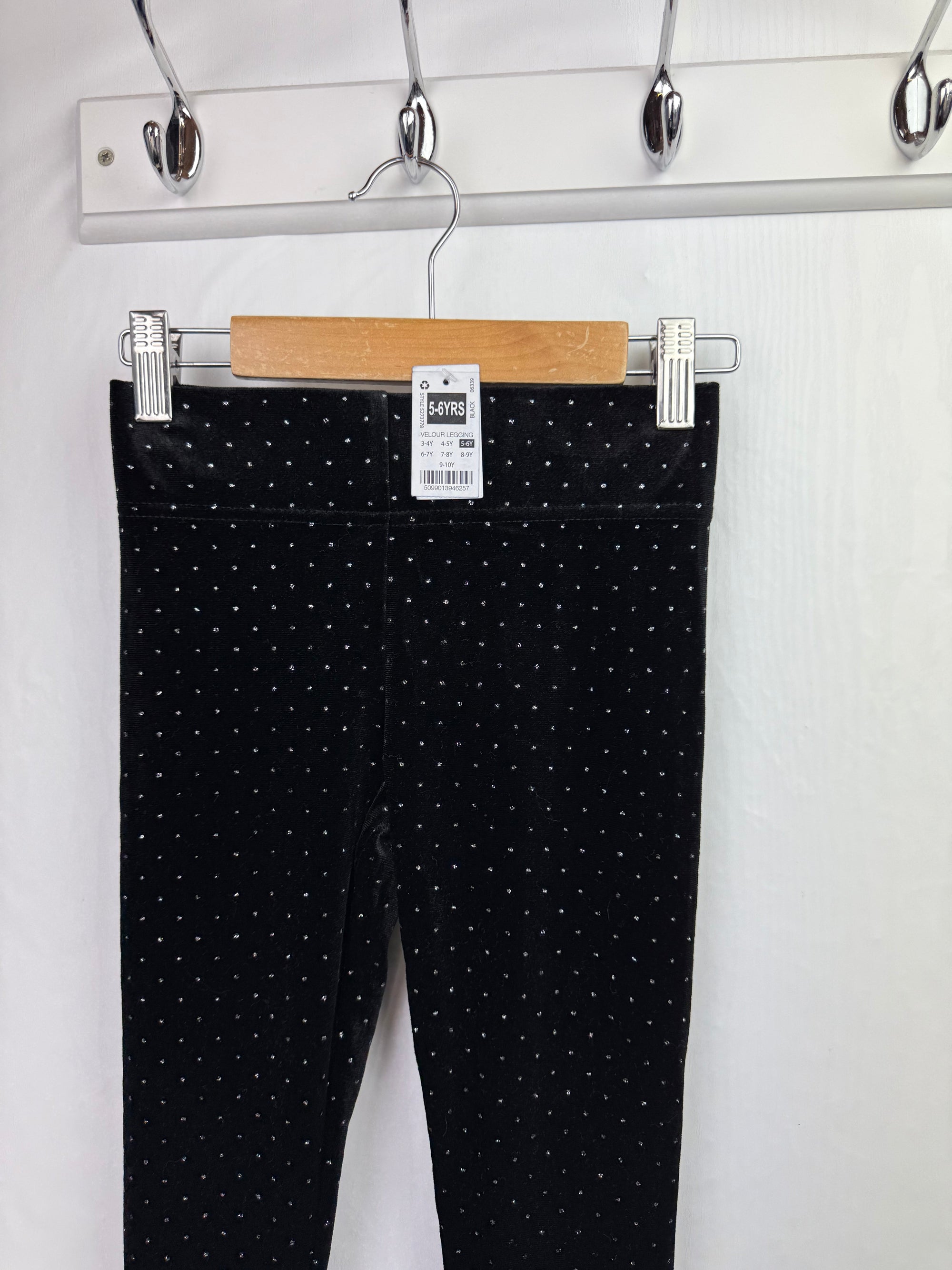 NEW Velour Black Glitter Leggings - Girls 5 - 6 Years - Little Ones Preloved. Second Hand Children's & Preloved Baby, Kids, Girls & Boys Clothes. UK online