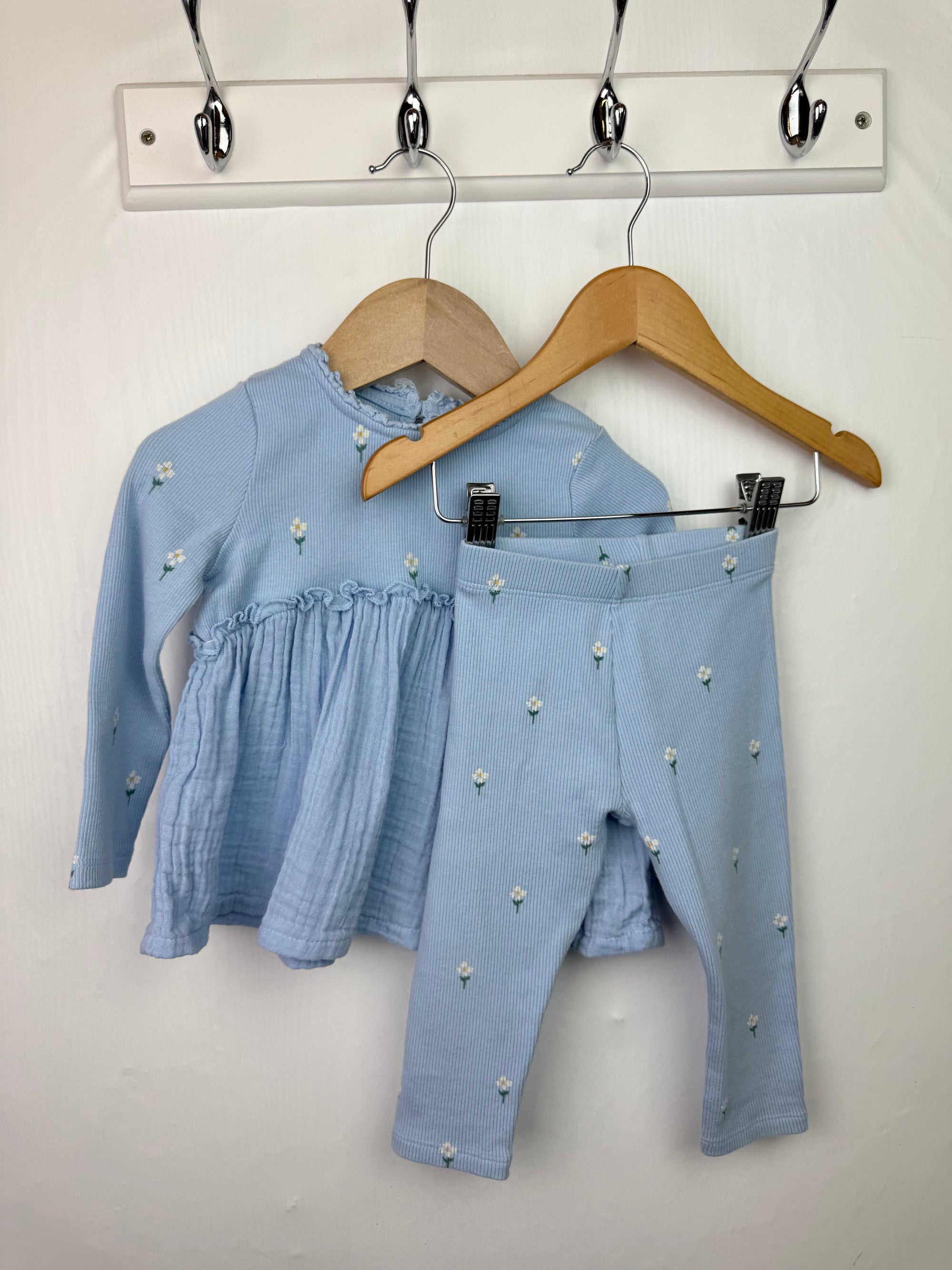 Next Blue Floral Top & Leggings Outfit - Girls 12 - 18 Months - Little Ones Preloved. Second Hand Children's & Preloved Baby, Kids, Girls & Boys Clothes. UK online