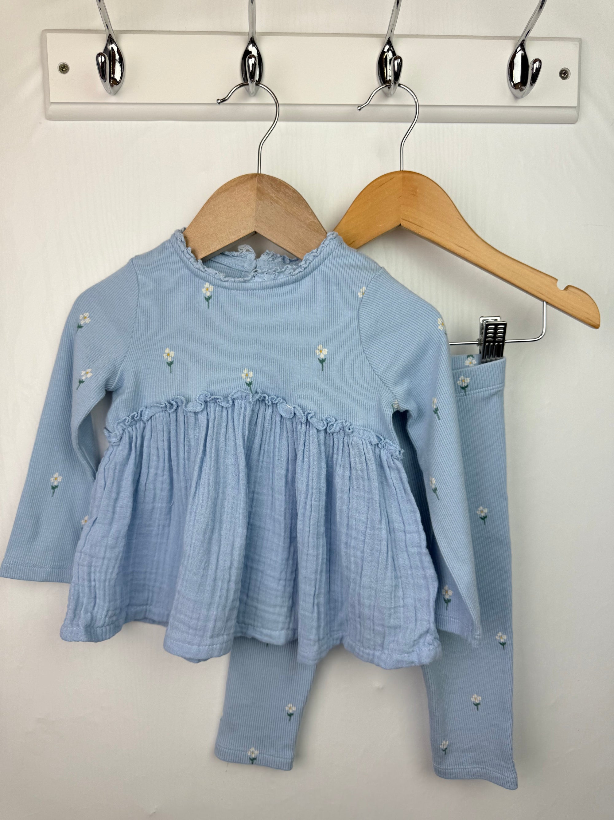 Next Blue Floral Top & Leggings Outfit - Girls 12 - 18 Months - Little Ones Preloved. Second Hand Children's & Preloved Baby, Kids, Girls & Boys Clothes. UK online