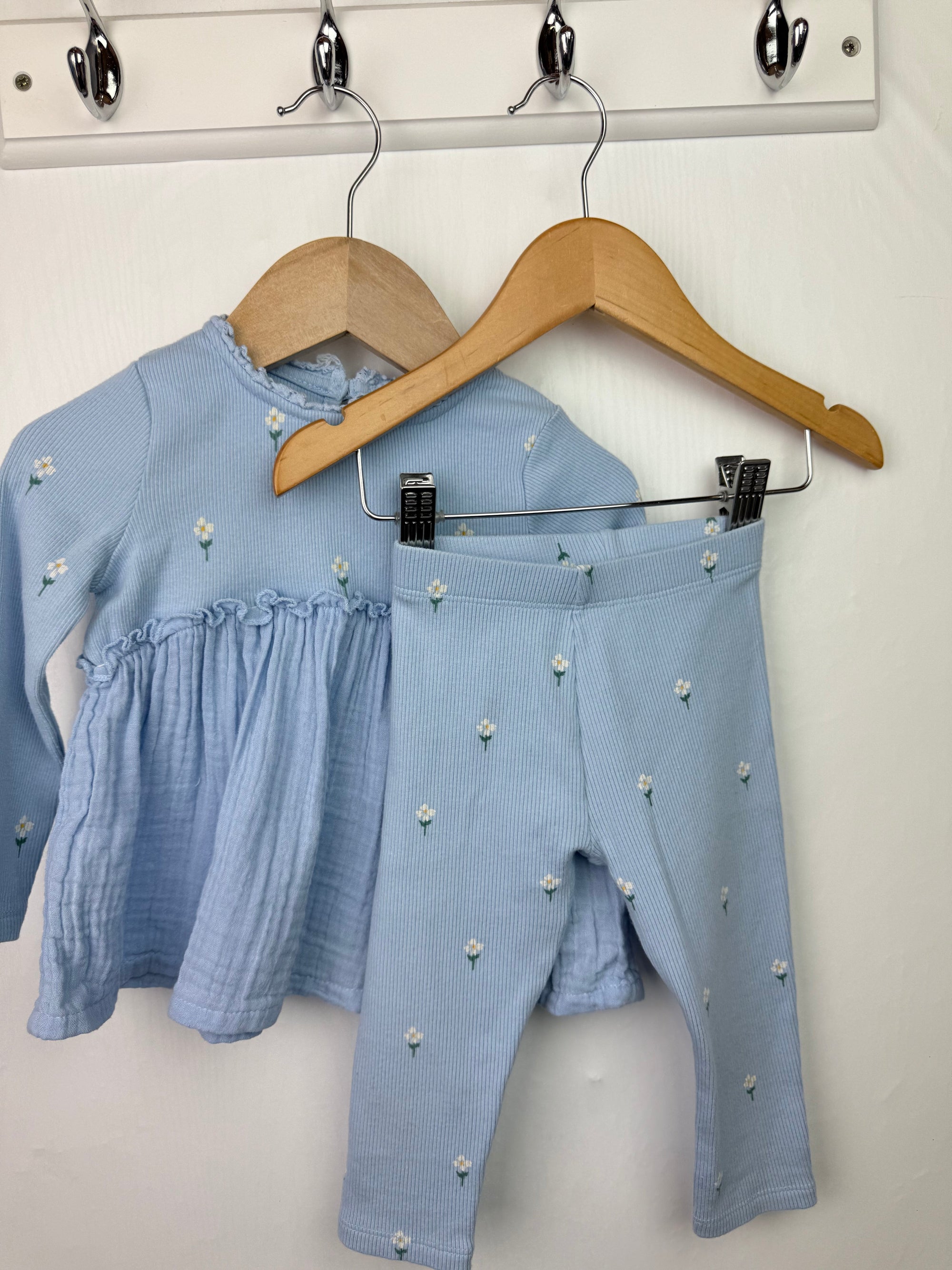 Next Blue Floral Top & Leggings Outfit - Girls 12 - 18 Months - Little Ones Preloved. Second Hand Children's & Preloved Baby, Kids, Girls & Boys Clothes. UK online
