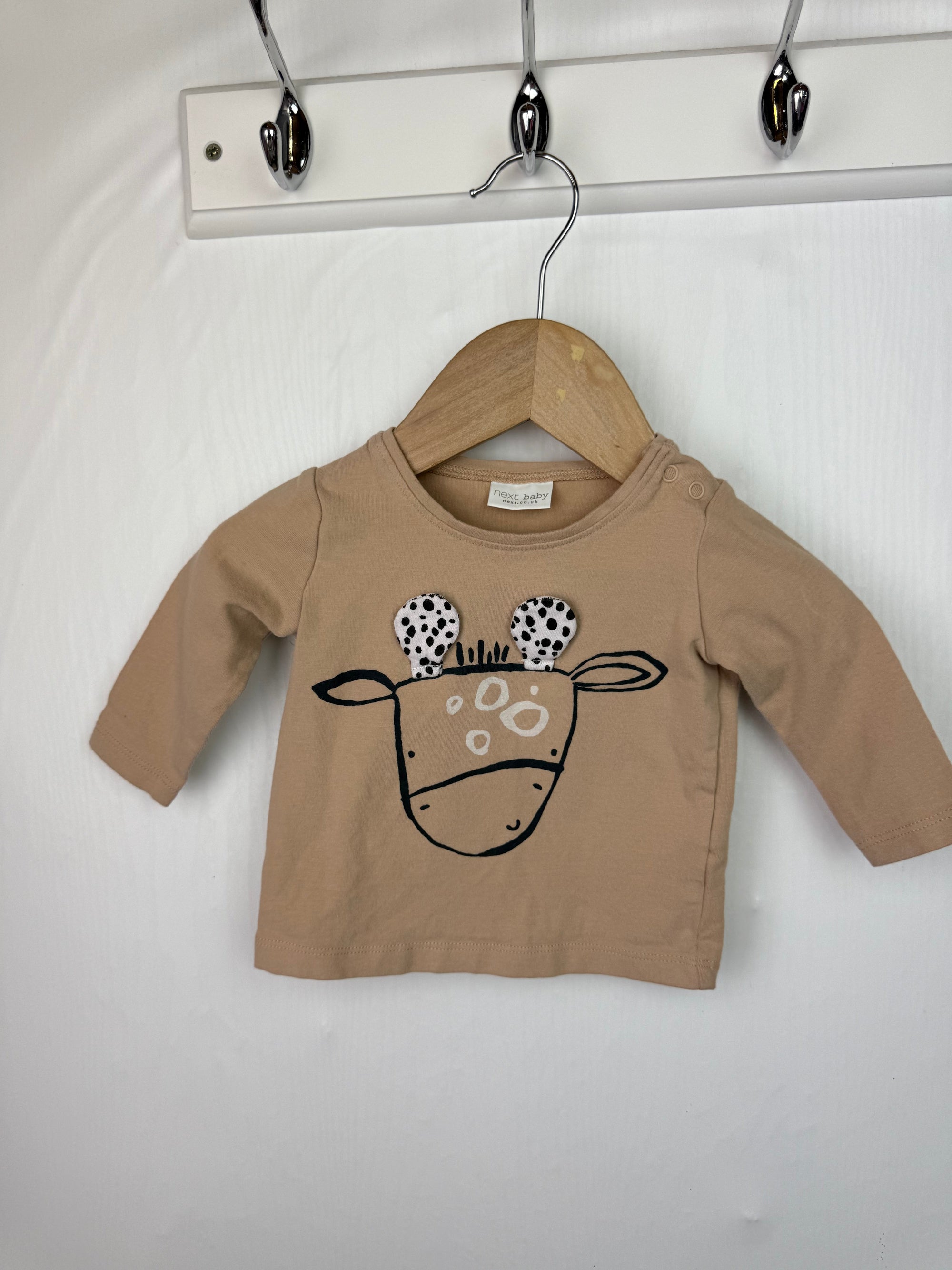Next Giraffe Top - Unisex Baby 0 - 3 Months - Little Ones Preloved. Second Hand Children's & Preloved Baby, Kids, Girls & Boys Clothes. UK online
