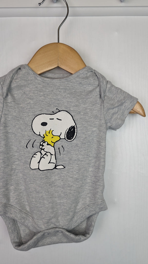 Next Grey Snoopy Bodysuit - Unisex 0-1 Month Next Used, Preloved, Preworn & Second Hand Baby, Kids & Children's Clothing UK Online. Cheap affordable. Brands including Next, Joules, Nutmeg Morrisons, TU, F&F, H&M.