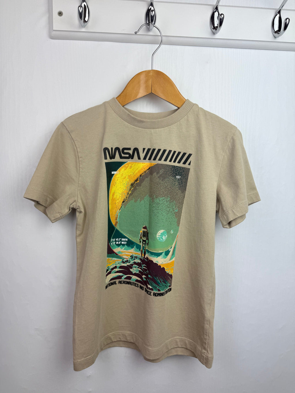 Next NASA Short Sleeve Shirt - Boys 5 Years - Little Ones Preloved. Second Hand Children's & Preloved Baby, Kids, Girls & Boys Clothes. UK online