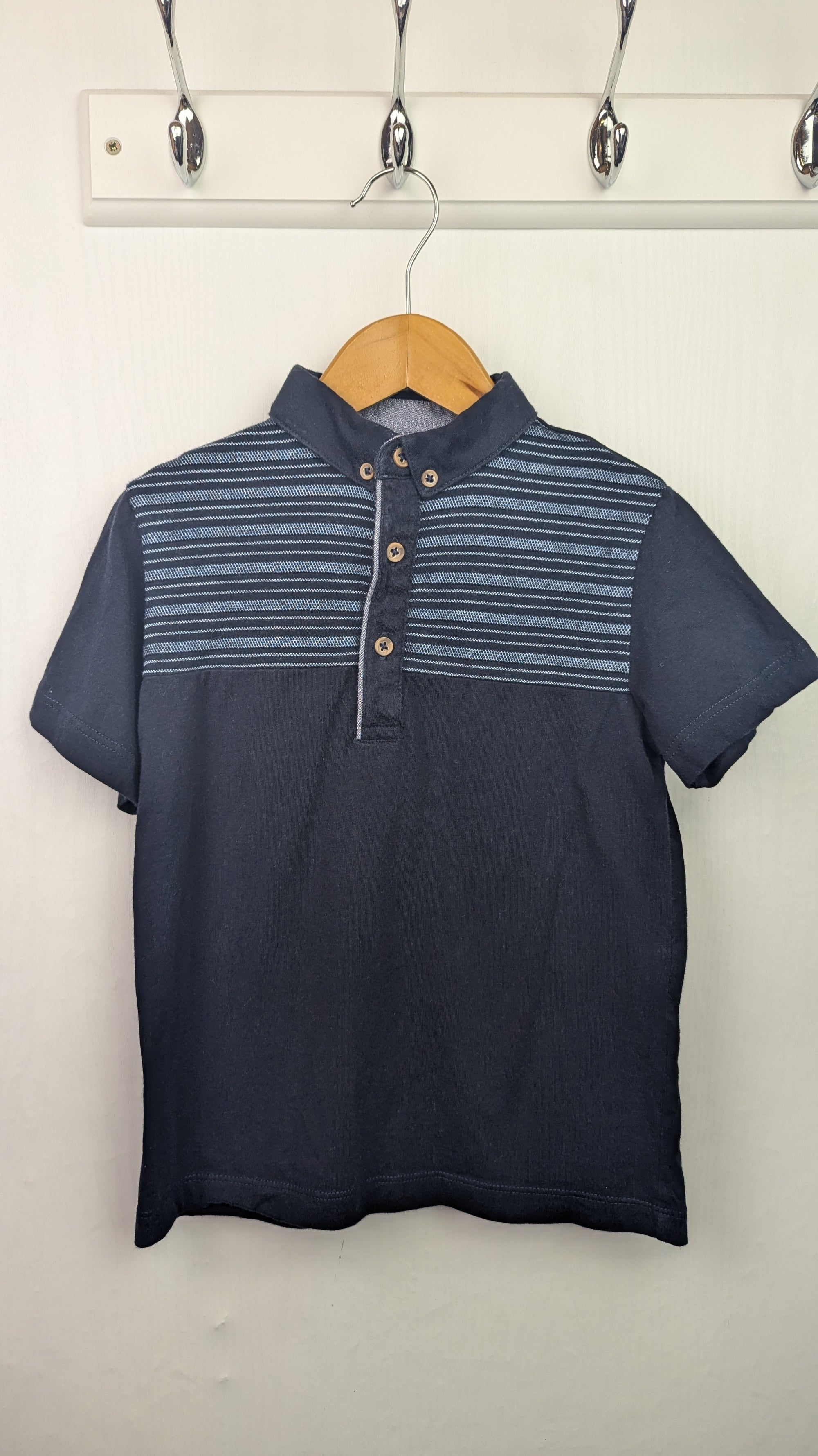Next Navy Short Sleeve Top - Boys 5 Years - Little Ones Preloved. Second Hand Children's & Preloved Baby, Kids, Girls & Boys Clothes. UK online