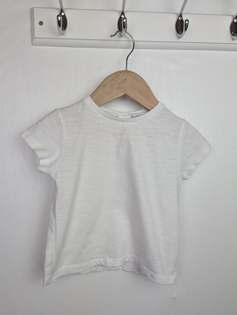 Next Plain White T-Shirt - Unisex 9-12 Months Little Ones Preloved Used, Preloved, Preworn Baby, Girls & Boys Clothes. Kids & Children's second hand Clothing UK Online. Cheap affordable. Brands including Next, Joules, Nutmeg Morrisons, TU, F&F, H&M.