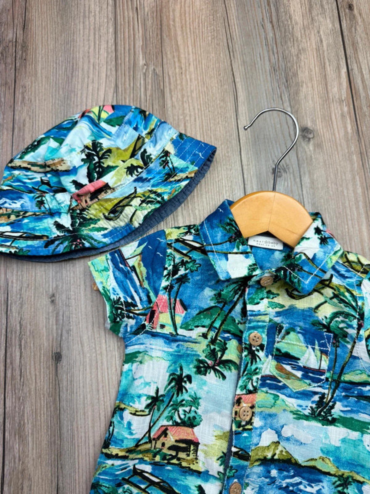 Next Tropical Romper & Matching Hat - Boys 0 - 3 M - Little Ones Preloved. Second Hand Children's & Preloved Baby, Kids, Girls & Boys Clothes. UK online