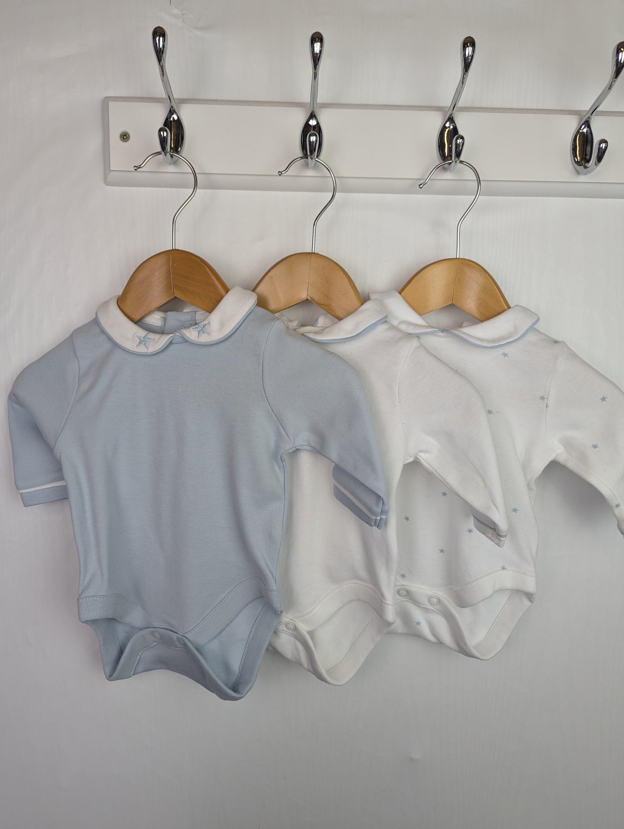 Next White & Blue Bodysuit Bundle - Boys 0 - 1 Month - Little Ones Preloved. Second Hand Children's & Preloved Baby, Kids, Girls & Boys Clothes. UK online