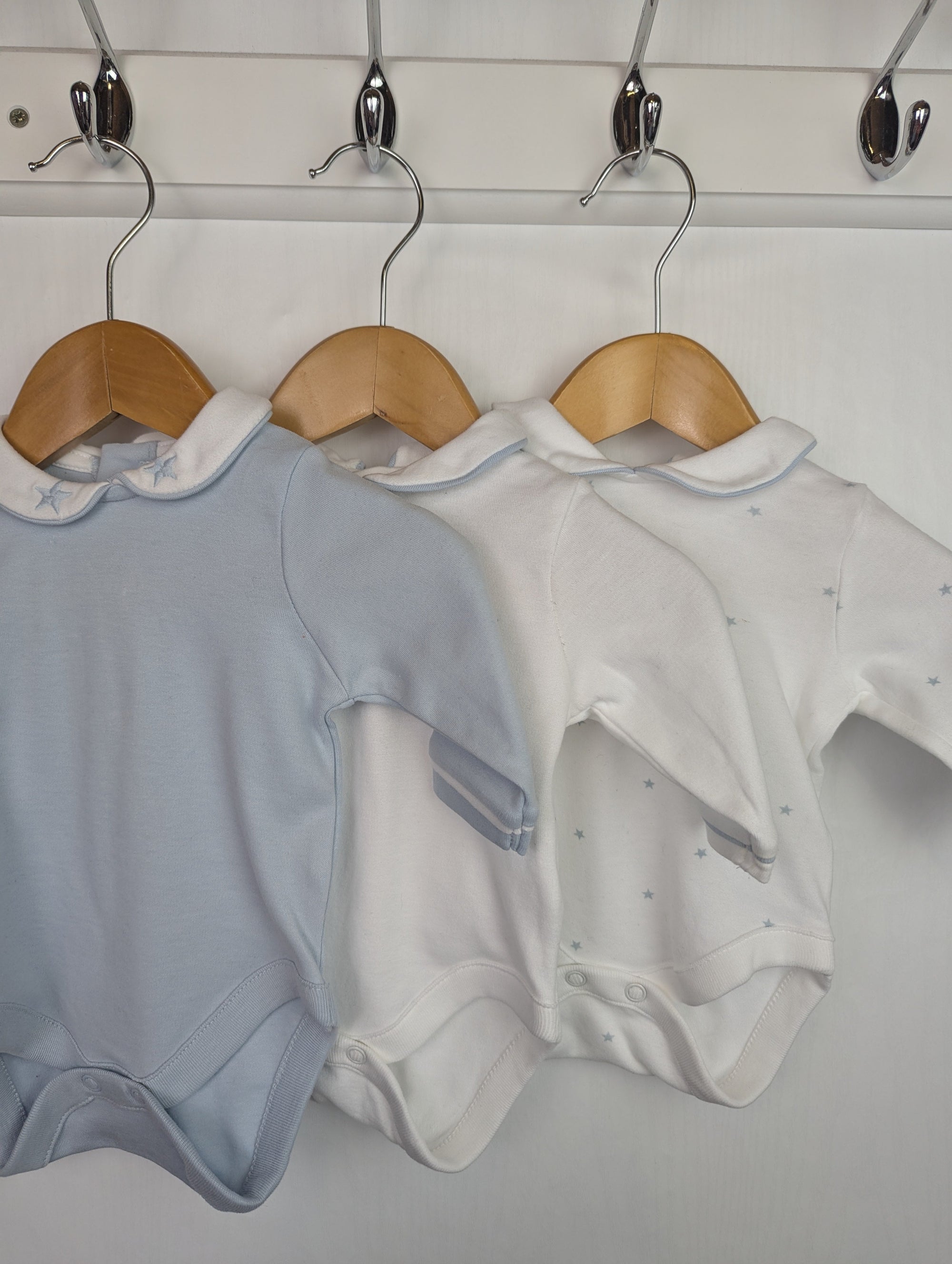 Next White & Blue Bodysuit Bundle - Boys 0 - 1 Month - Little Ones Preloved. Second Hand Children's & Preloved Baby, Kids, Girls & Boys Clothes. UK online
