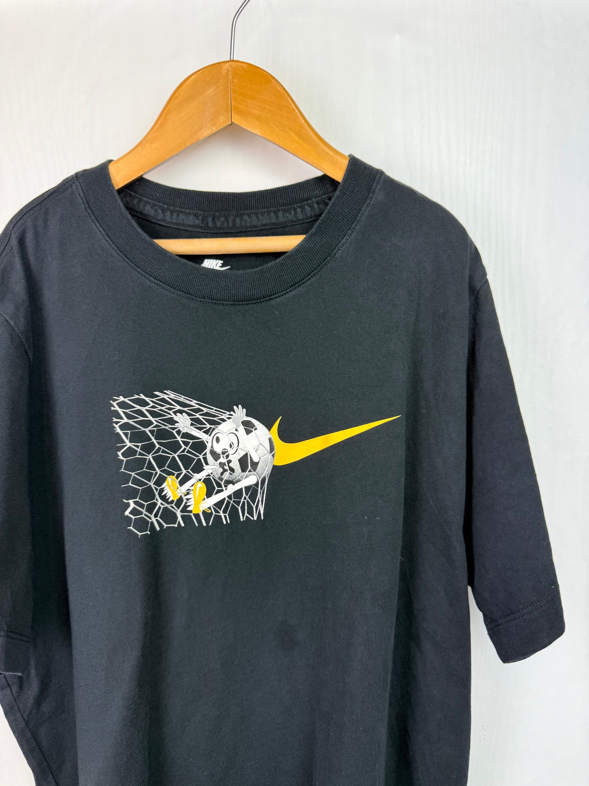 Nike Black Short Sleeve Top - Boys 13 - 15 Years - Little Ones Preloved. Second Hand Children's & Preloved Baby, Kids, Girls & Boys Clothes. UK online