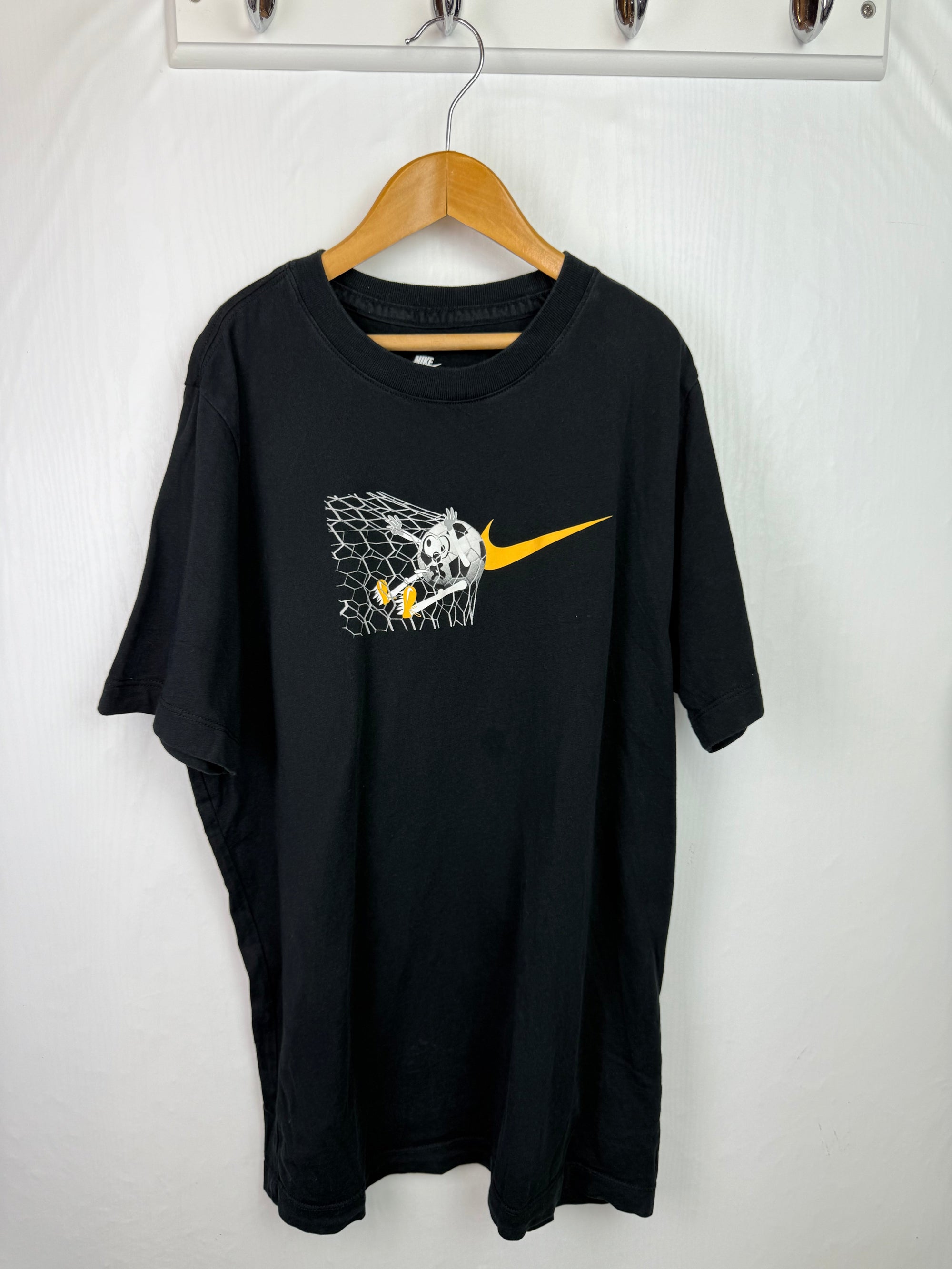 Nike Black Short Sleeve Top - Boys 13 - 15 Years - Little Ones Preloved. Second Hand Children's & Preloved Baby, Kids, Girls & Boys Clothes. UK online