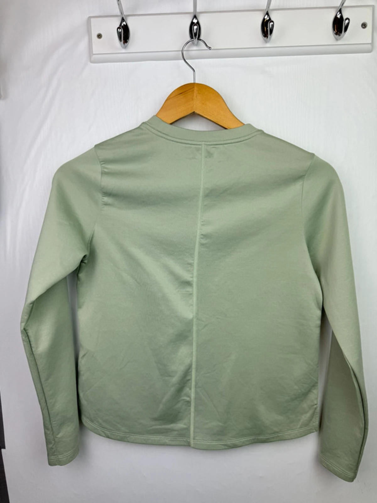 Nike Dri - Fit Light Green Long Sleeve Sports Top - Girls 11 - 12 Years - Little Ones Preloved. Second Hand Children's & Preloved Baby, Kids, Girls & Boys Clothes. UK online
