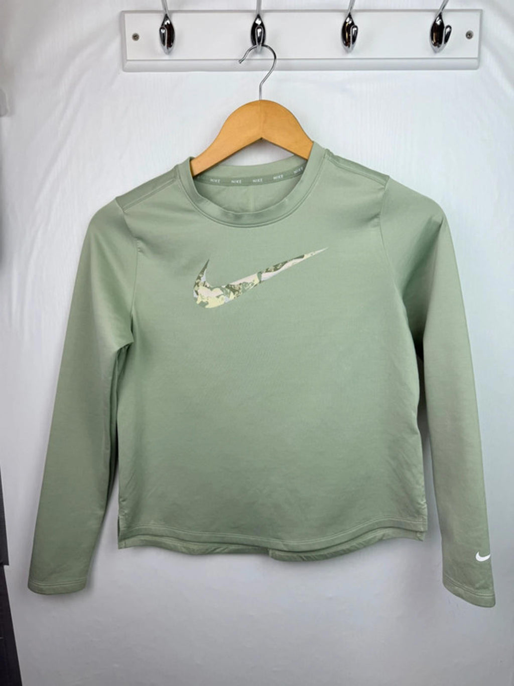 Nike Dri - Fit Light Green Long Sleeve Sports Top - Girls 11 - 12 Years - Little Ones Preloved. Second Hand Children's & Preloved Baby, Kids, Girls & Boys Clothes. UK online