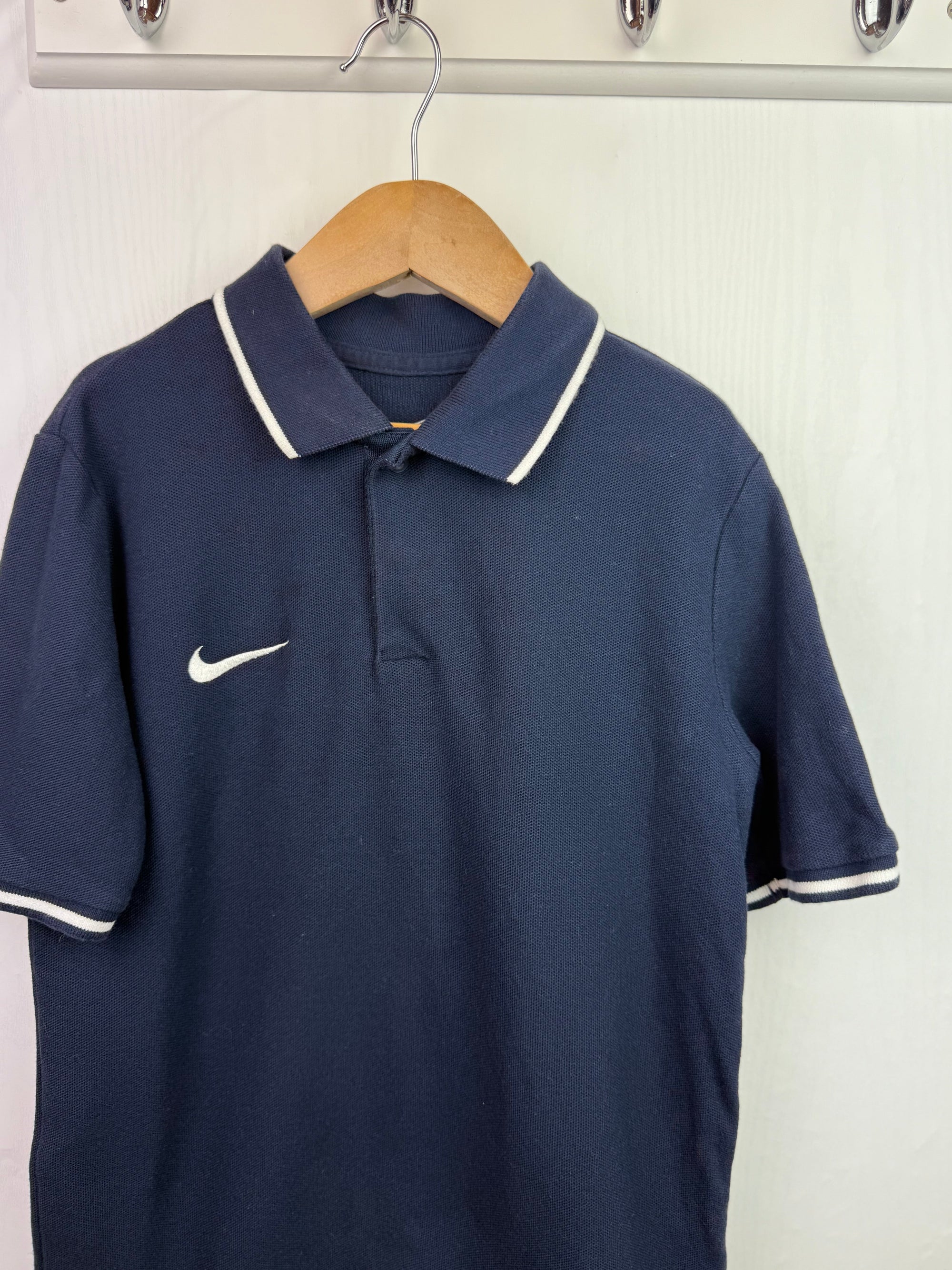 Nike Navy Short Sleeve Polo Shirt - Boys 9 - 11 Years - Little Ones Preloved. Second Hand Children's & Preloved Baby, Kids, Girls & Boys Clothes. UK online