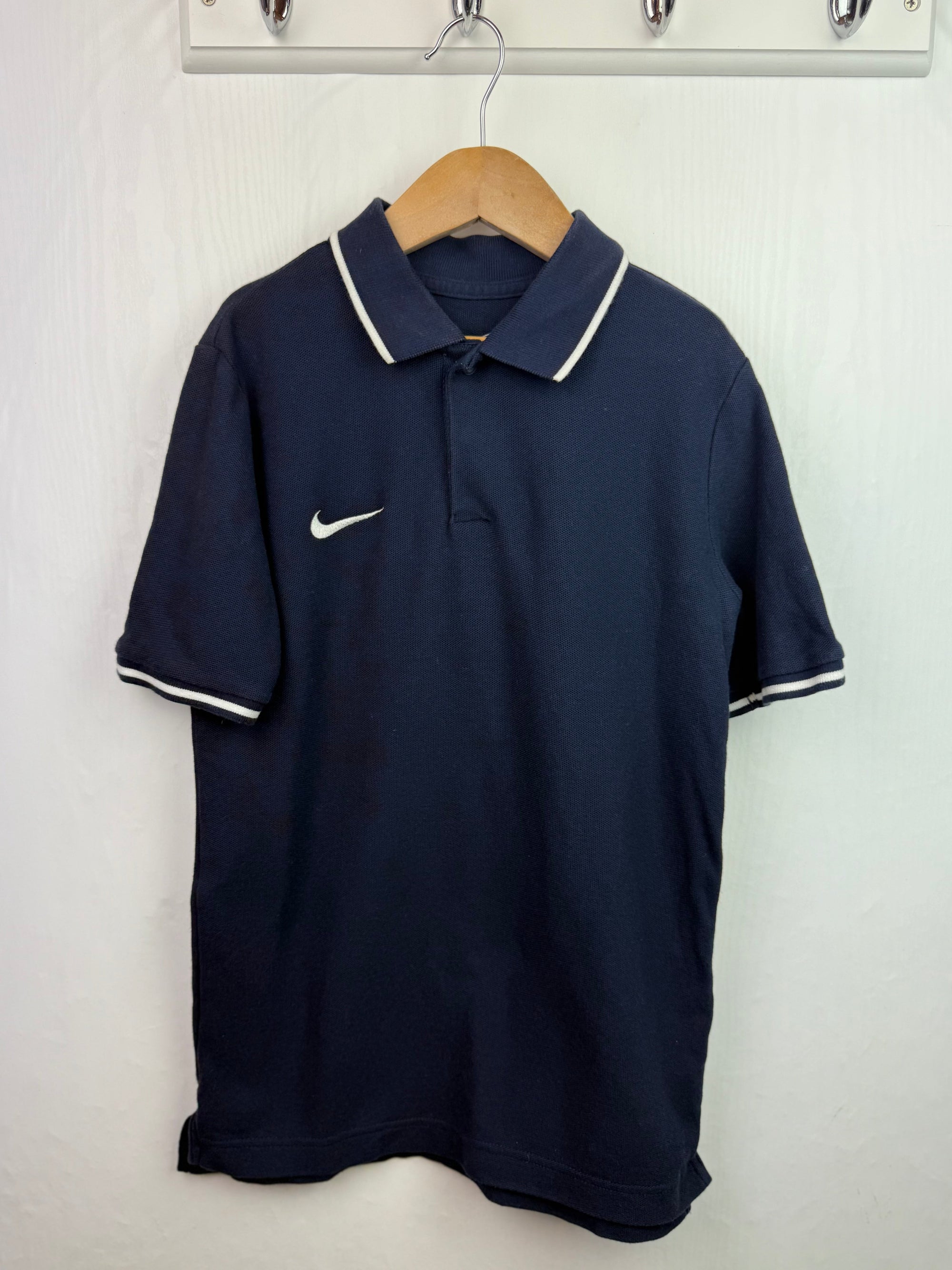 Nike Navy Short Sleeve Polo Shirt - Boys 9 - 11 Years - Little Ones Preloved. Second Hand Children's & Preloved Baby, Kids, Girls & Boys Clothes. UK online