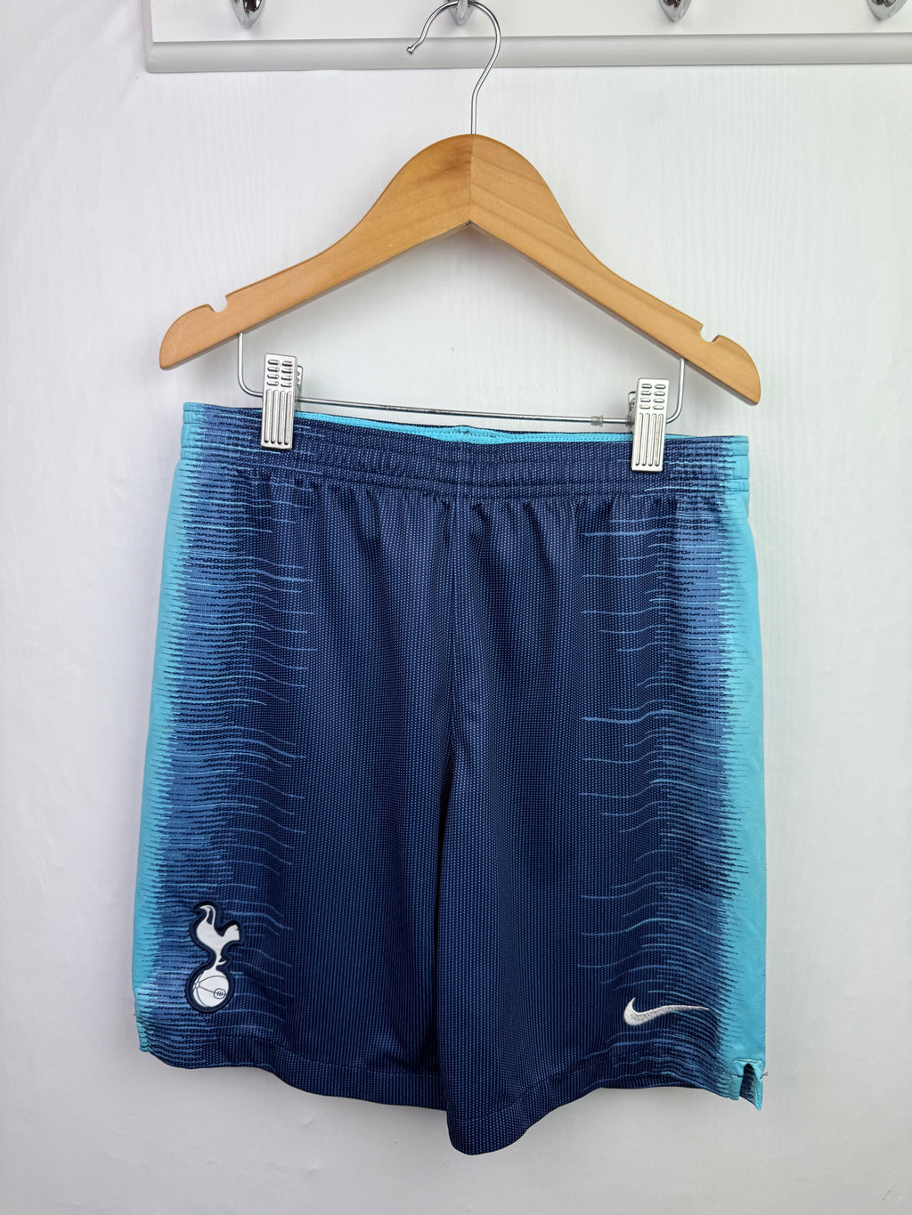 Nike Tottenham Hotspurs Away 18/19 Shorts - Unisex 10 - 12 Years - Little Ones Preloved. Second Hand Children's & Preloved Baby, Kids, Girls & Boys Clothes. UK online