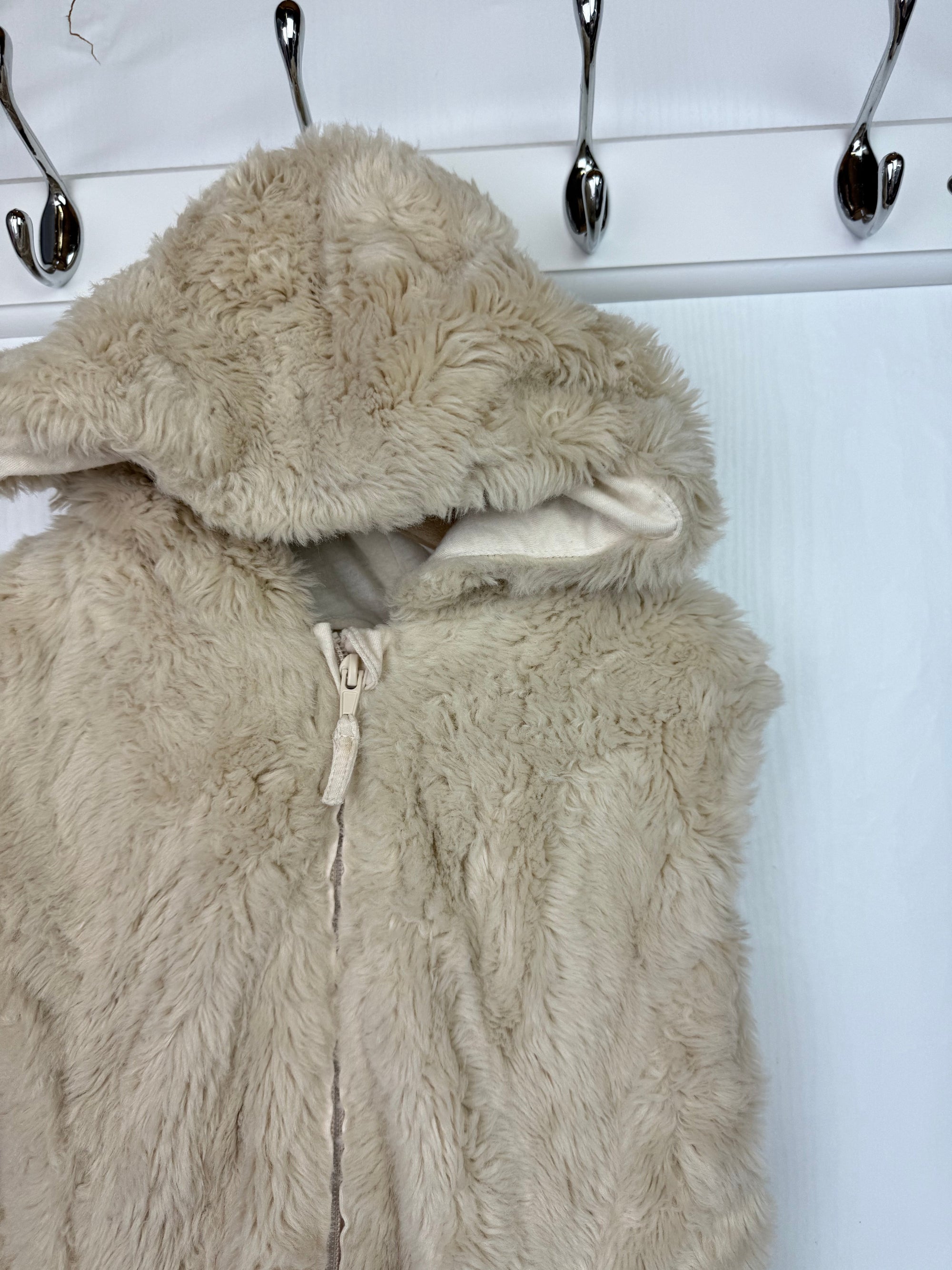 Nutmeg Beige Fluffy Gilet - Girls 8 - 9 Years - Little Ones Preloved. Second Hand Children's & Preloved Baby, Kids, Girls & Boys Clothes. UK online