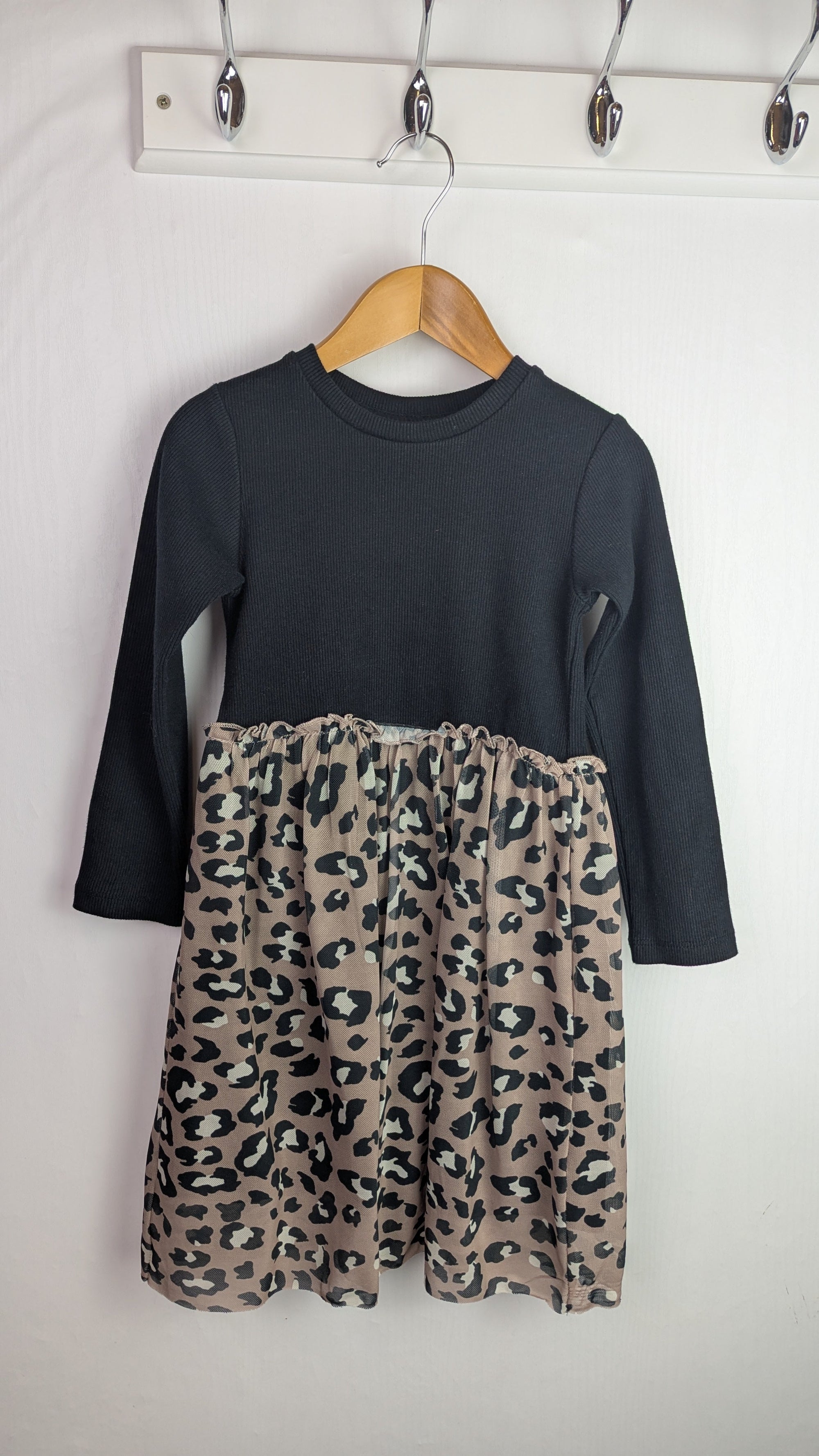 Nutmeg Black & Animal Print Mesh Dress - Girls 4 - 5 Years - Little Ones Preloved. Second Hand Children's & Preloved Baby, Kids, Girls & Boys Clothes. UK online