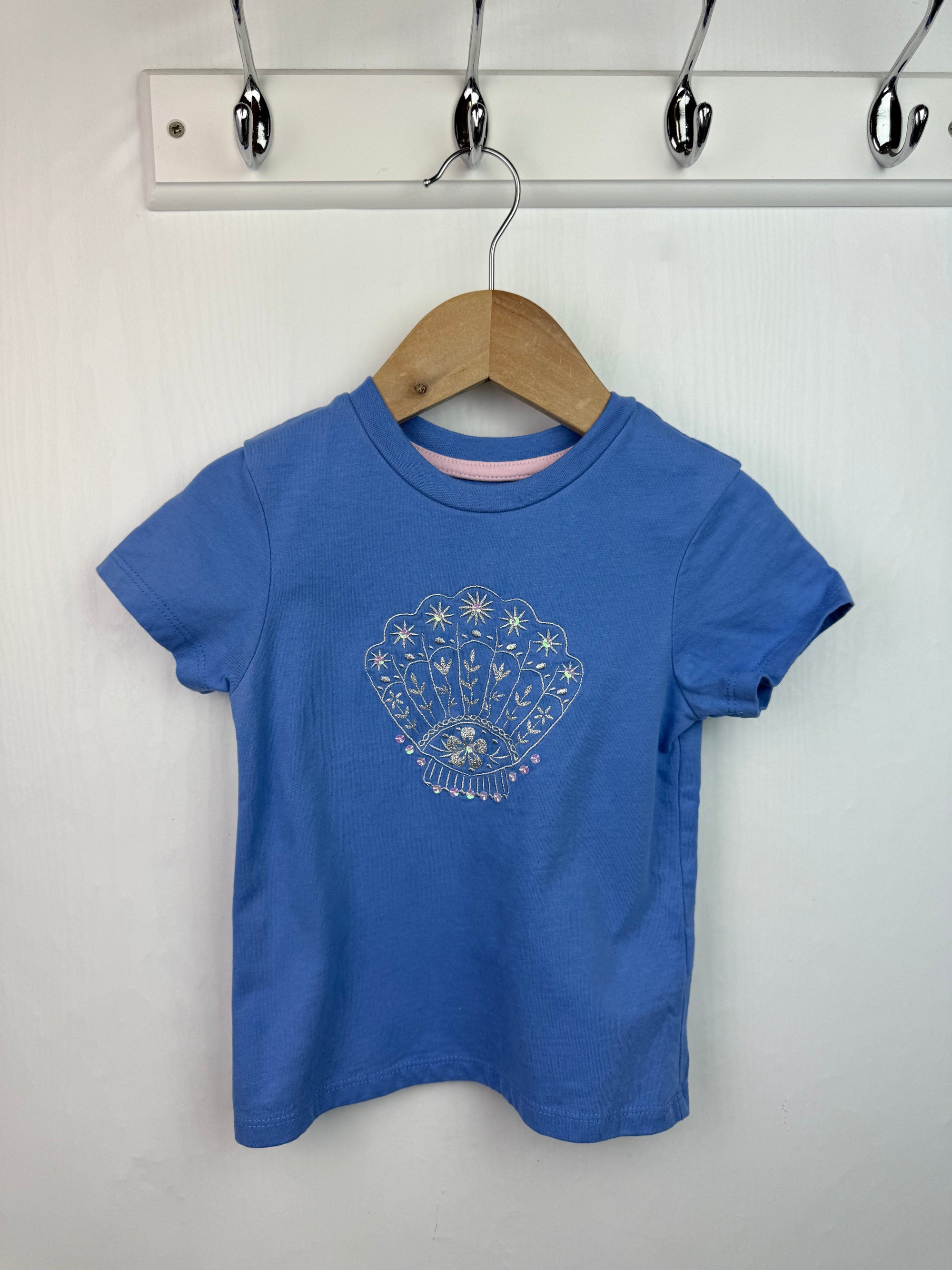 Nutmeg Blue Seashell Short Sleeve Top - Girls 3 - 4 Years - Little Ones Preloved. Second Hand Children's & Preloved Baby, Kids, Girls & Boys Clothes. UK online