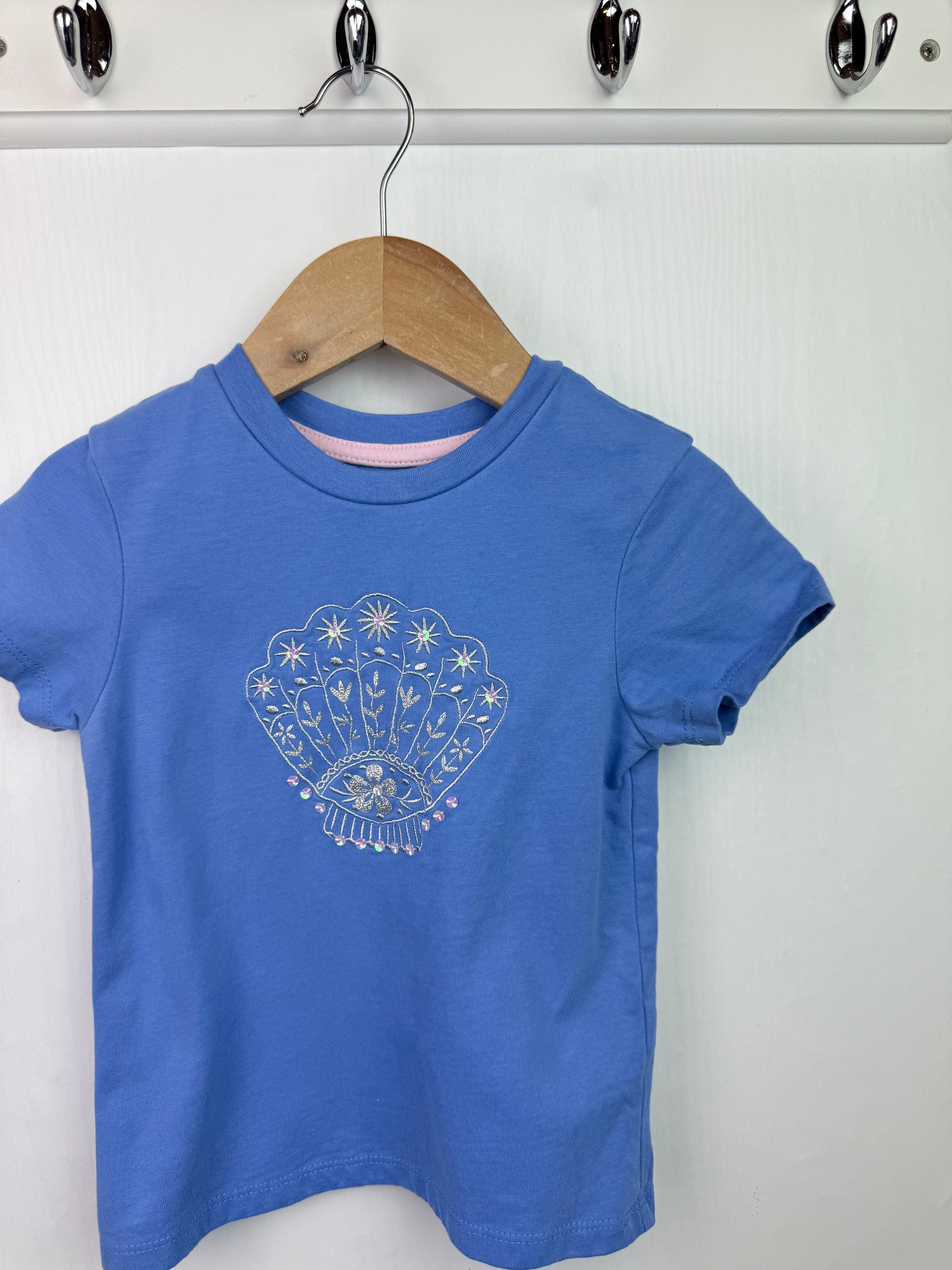 Nutmeg Blue Seashell Short Sleeve Top - Girls 3 - 4 Years - Little Ones Preloved. Second Hand Children's & Preloved Baby, Kids, Girls & Boys Clothes. UK online