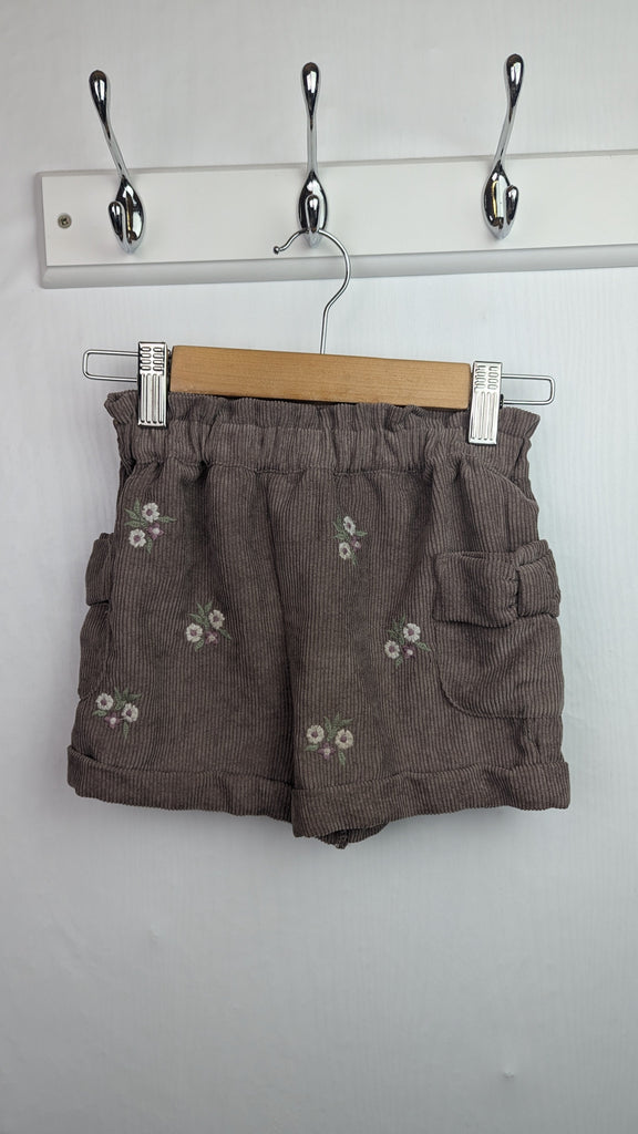 Nutmeg Floral Cord Shorts - Girls 2-3 Years Little Ones Preloved Used, Preloved, Preworn & Second Hand Baby, Kids & Children's Clothing UK Online. Cheap affordable. Brands including Next, Joules, Nutmeg Morrisons, TU, F&F, H&M.