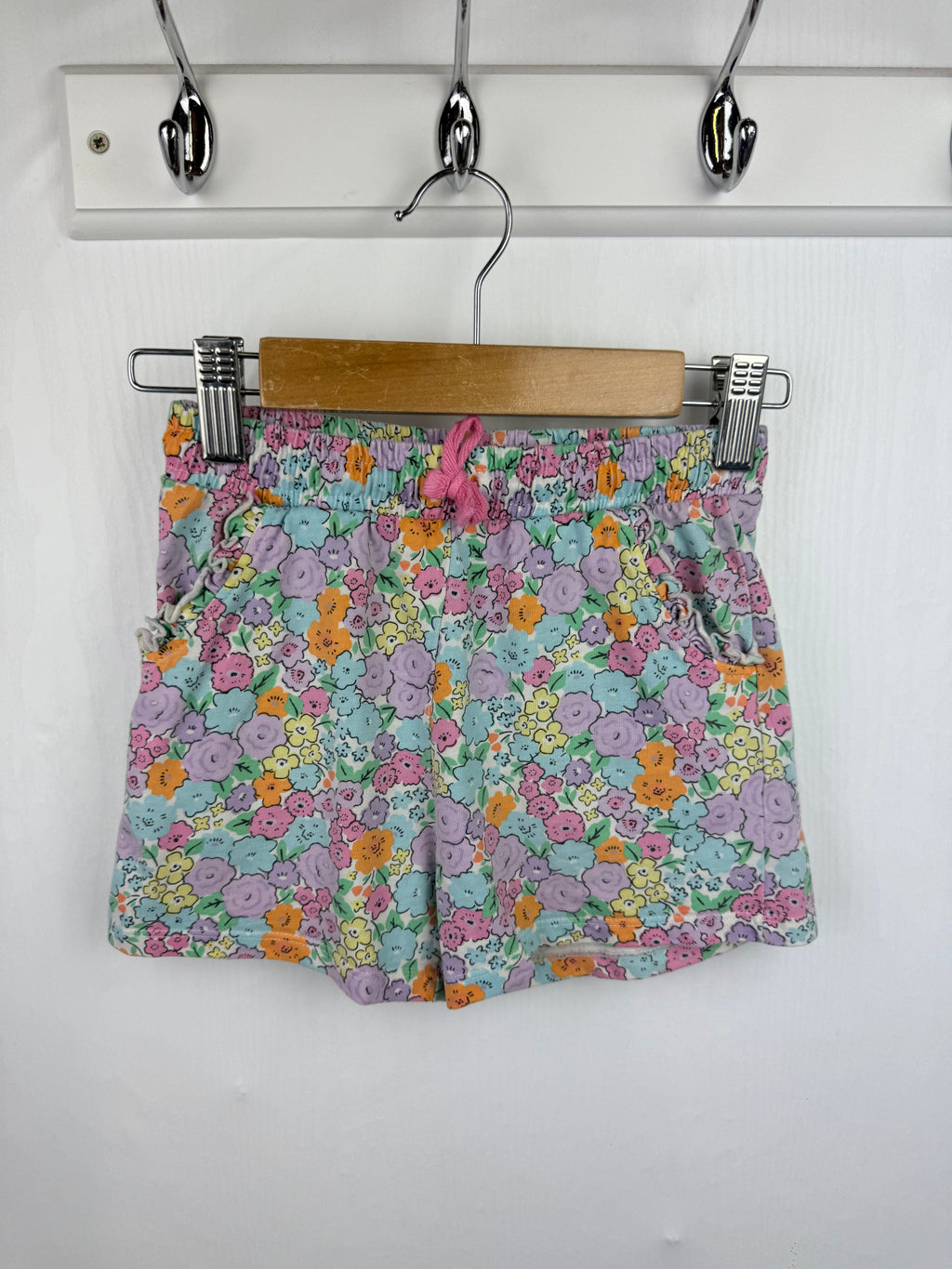 Nutmeg Floral Shorts - Girls 4 - 5 Years - Little Ones Preloved. Second Hand Children's & Preloved Baby, Kids, Girls & Boys Clothes. UK online