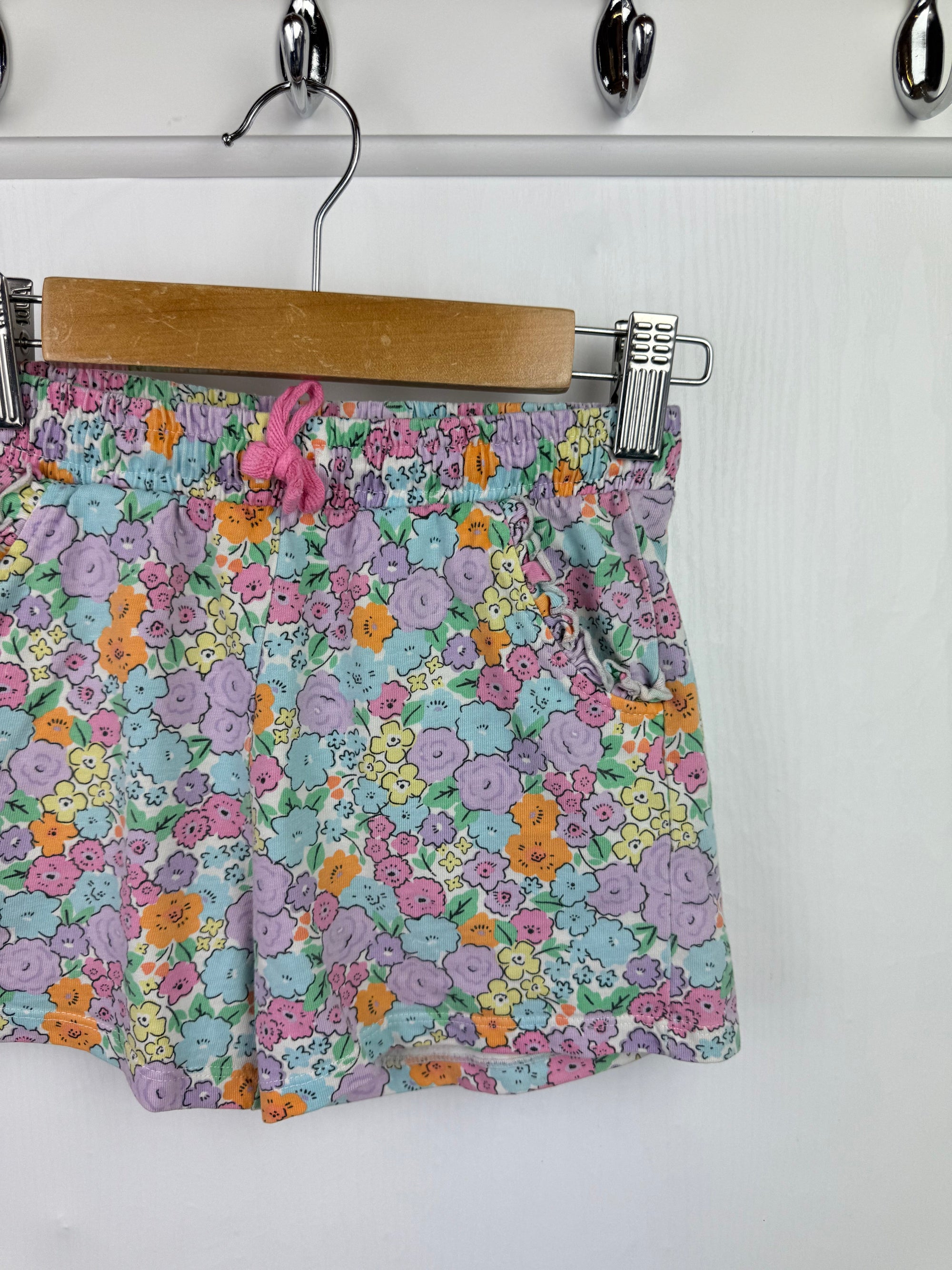 Nutmeg Floral Shorts - Girls 4 - 5 Years - Little Ones Preloved. Second Hand Children's & Preloved Baby, Kids, Girls & Boys Clothes. UK online