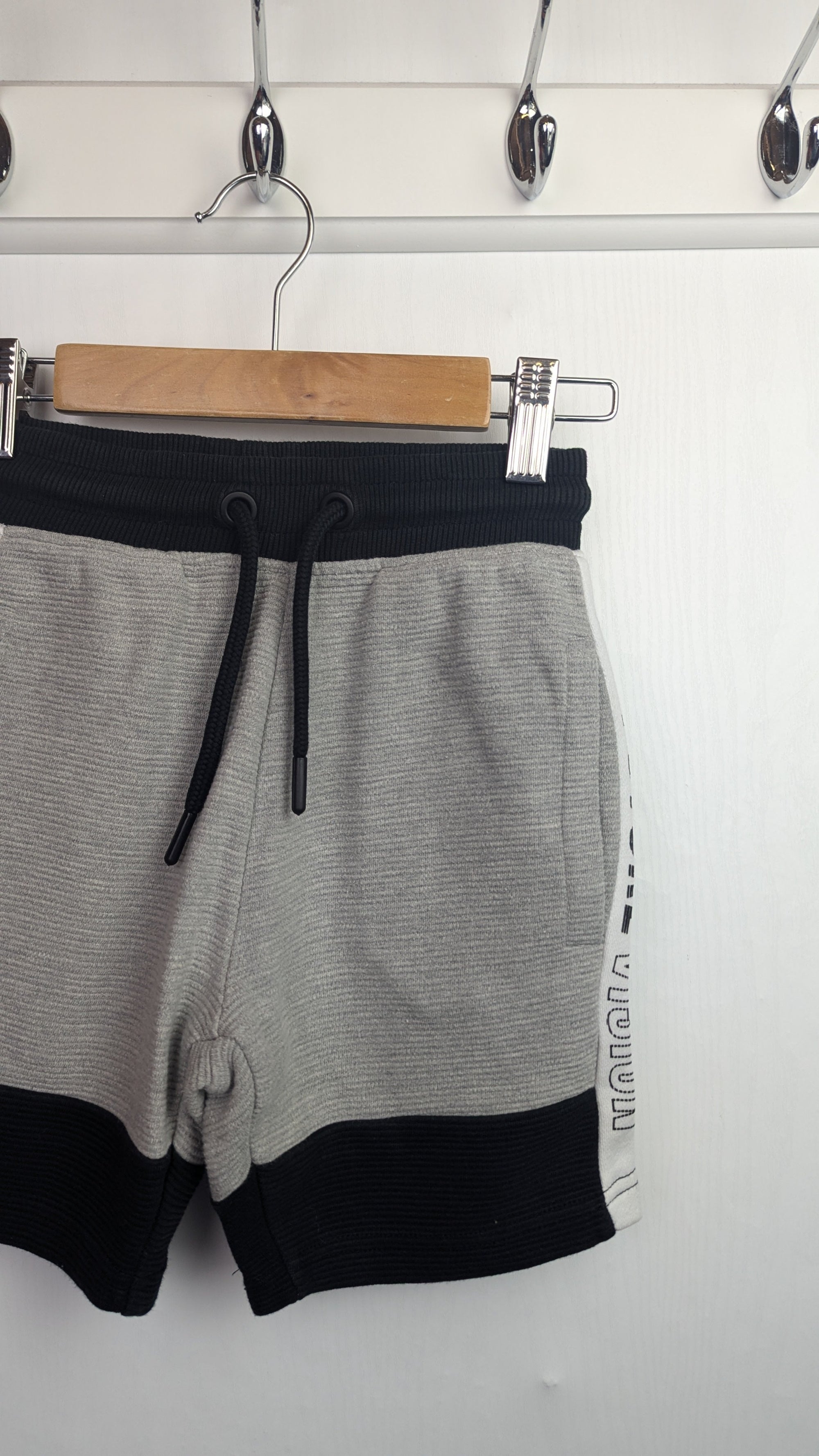 Nutmeg Future Vision Shorts - Boys 5 - 6 Years - Little Ones Preloved. Second Hand Children's & Preloved Baby, Kids, Girls & Boys Clothes. UK online