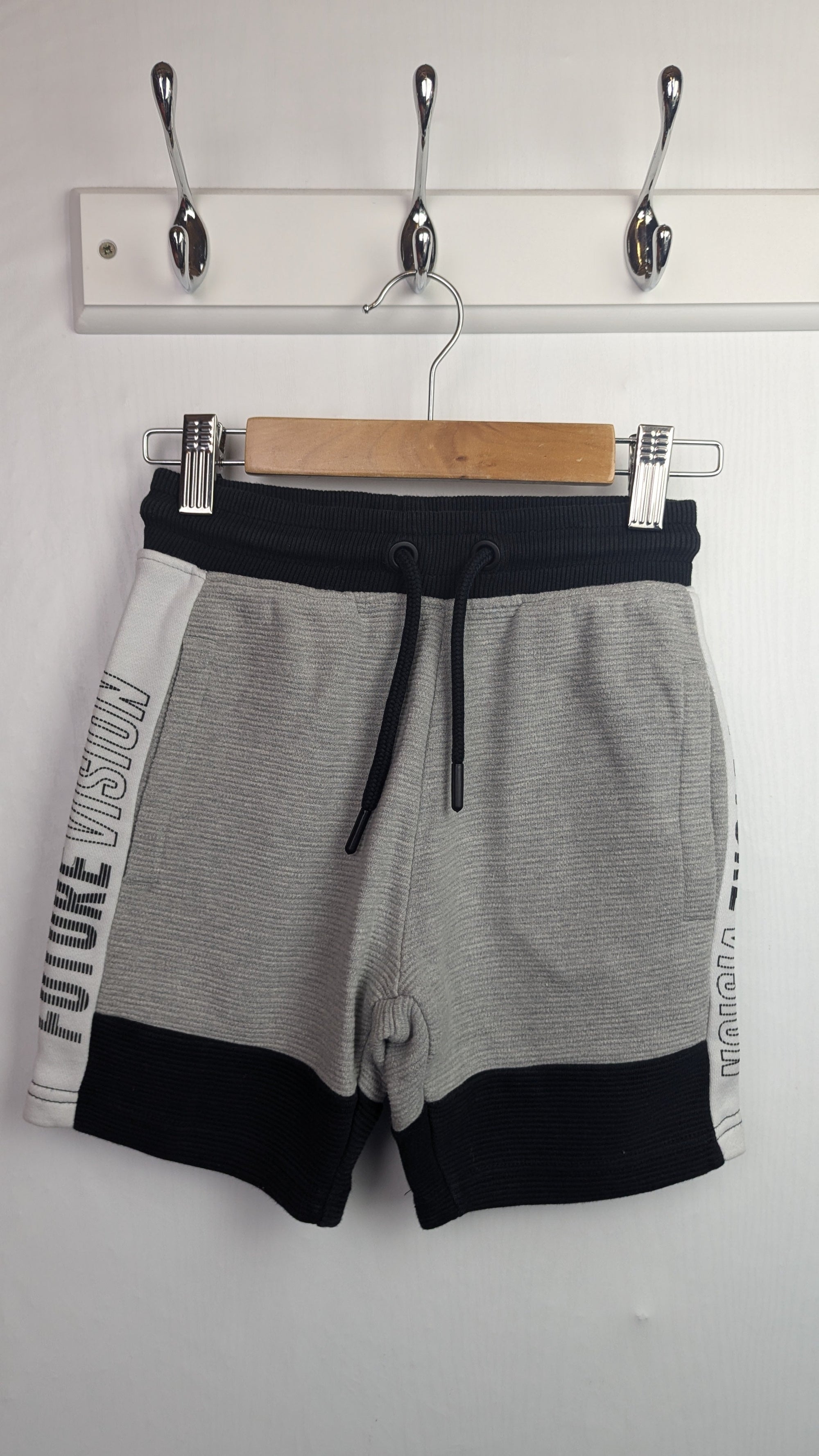 Nutmeg Future Vision Shorts - Boys 5 - 6 Years - Little Ones Preloved. Second Hand Children's & Preloved Baby, Kids, Girls & Boys Clothes. UK online