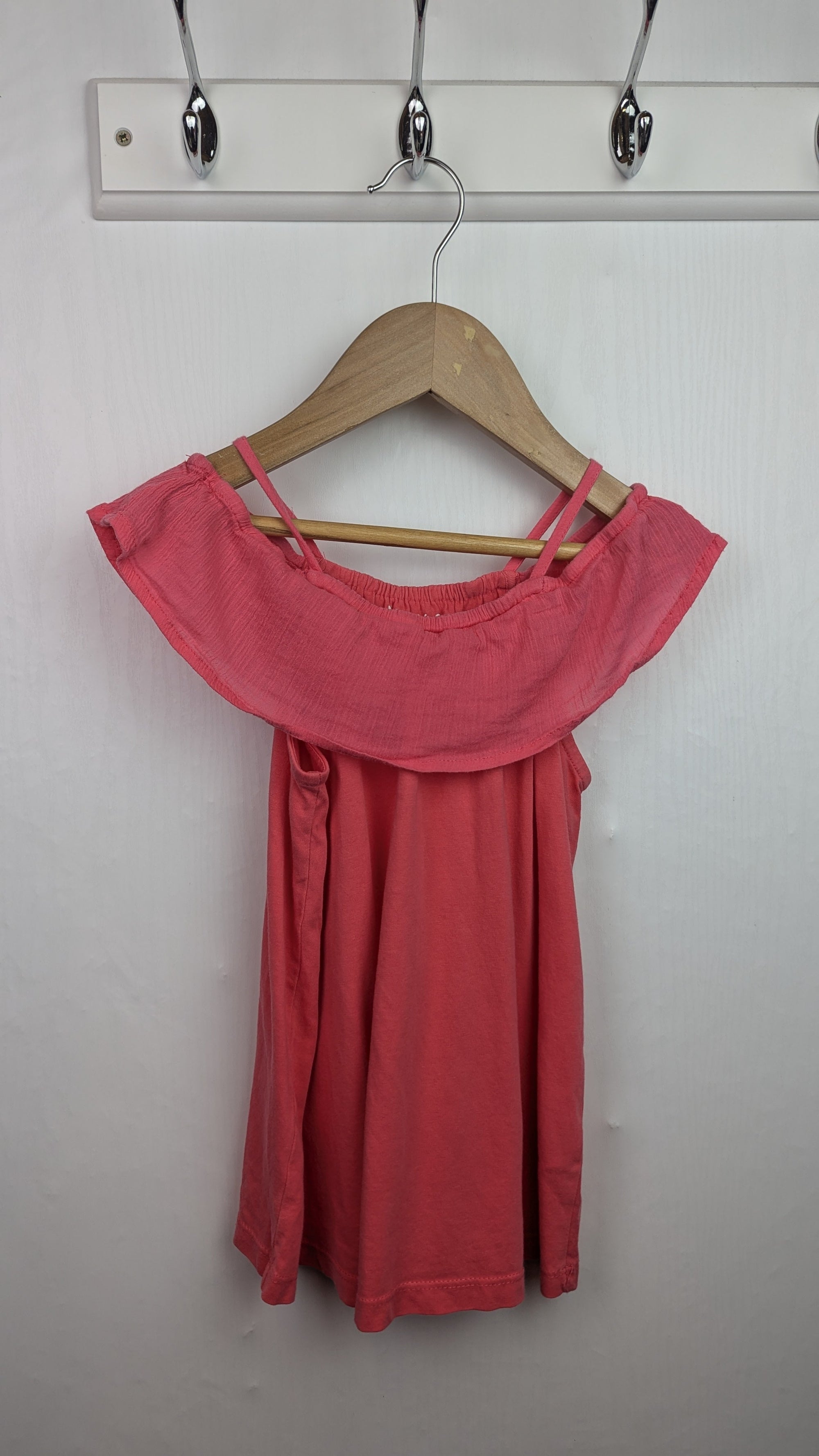 Nutmeg Pink Sleeveless Top - Girls 5 - 6 Years - Little Ones Preloved. Second Hand Children's & Preloved Baby, Kids, Girls & Boys Clothes. UK online