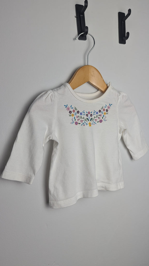 Nutmeg White Floral Top - Girls 0-3 Months Little Ones Preloved Used, Preloved, Preworn & Second Hand Baby, Kids & Children's Clothing UK Online. Cheap affordable. Brands including Next, Joules, Nutmeg Morrisons, TU, F&F, H&M.