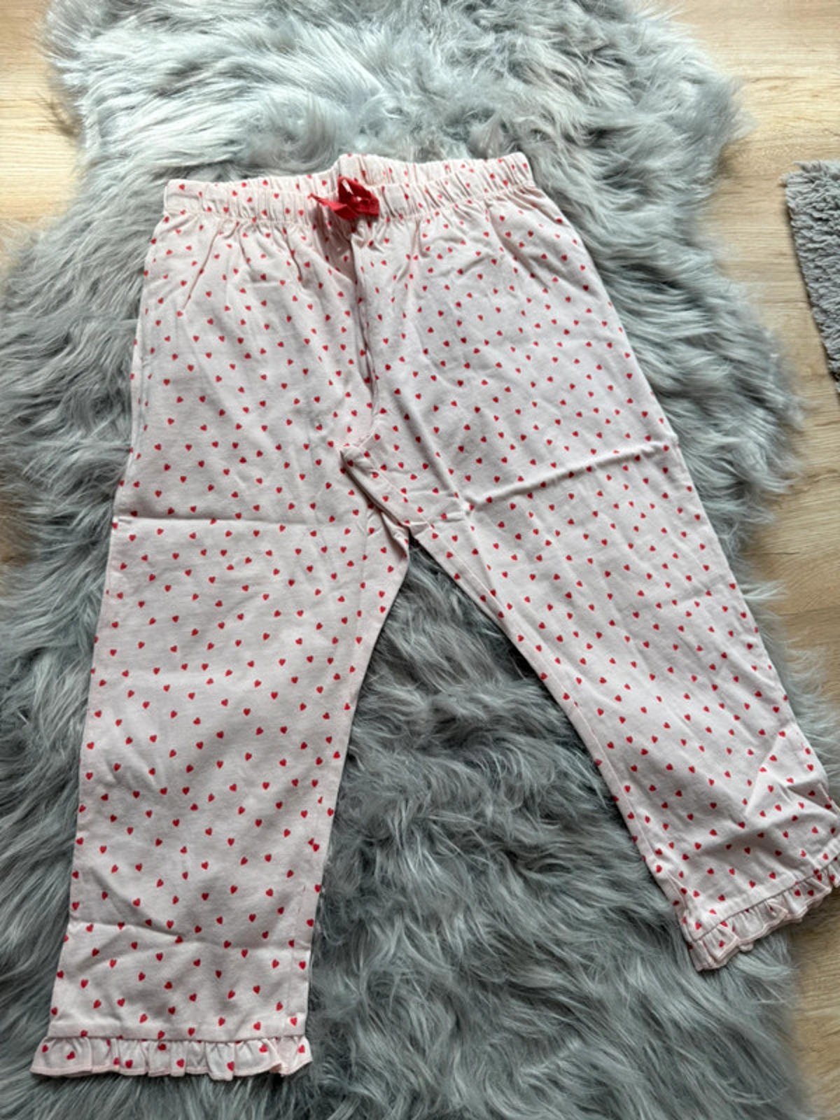 Nwot’s Boden Pink & Red Heart Cropped Lounge Bottoms - Girls 9 - 10 Years - Little Ones Preloved. Second Hand Children's & Preloved Baby, Kids, Girls & Boys Clothes. UK online