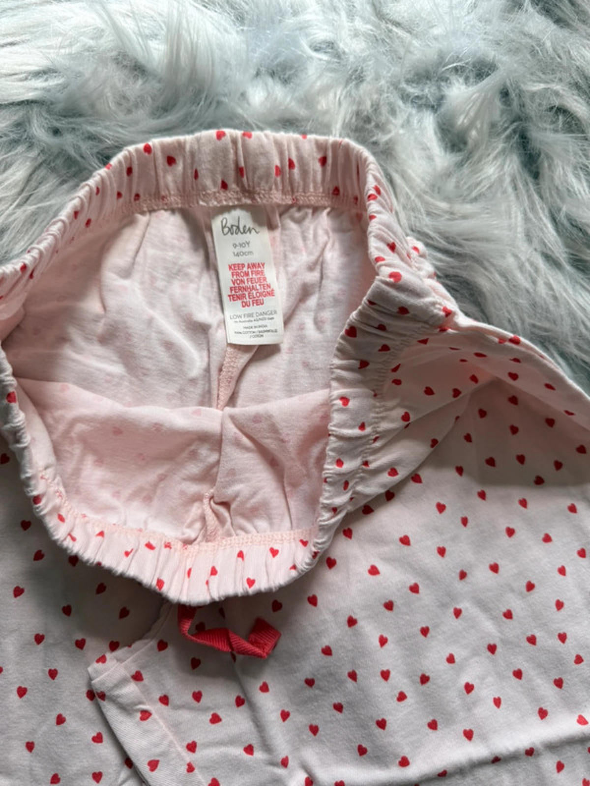 Nwot’s Boden Pink & Red Heart Cropped Lounge Bottoms - Girls 9 - 10 Years - Little Ones Preloved. Second Hand Children's & Preloved Baby, Kids, Girls & Boys Clothes. UK online