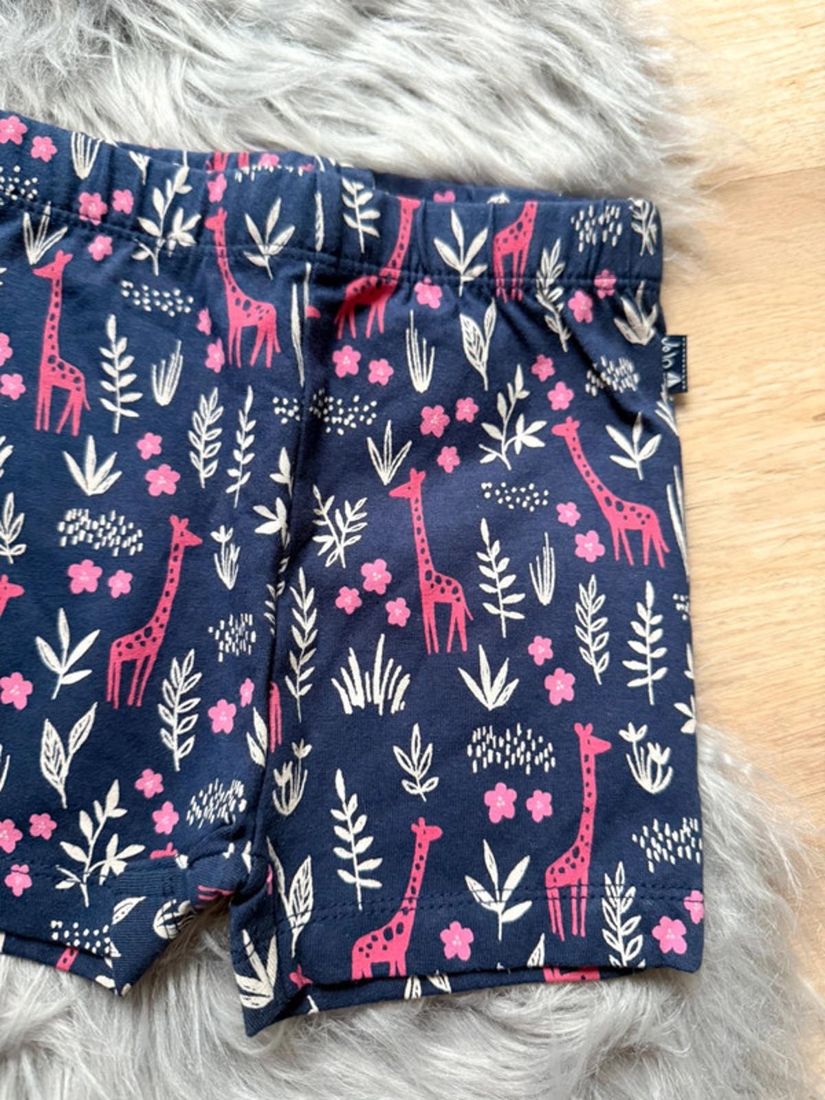Nwot’s Jojo Maman Bebe Navy Floral Cycle Shorts - Girls 2 - 3 Years - Little Ones Preloved. Second Hand Children's & Preloved Baby, Kids, Girls & Boys Clothes. UK online