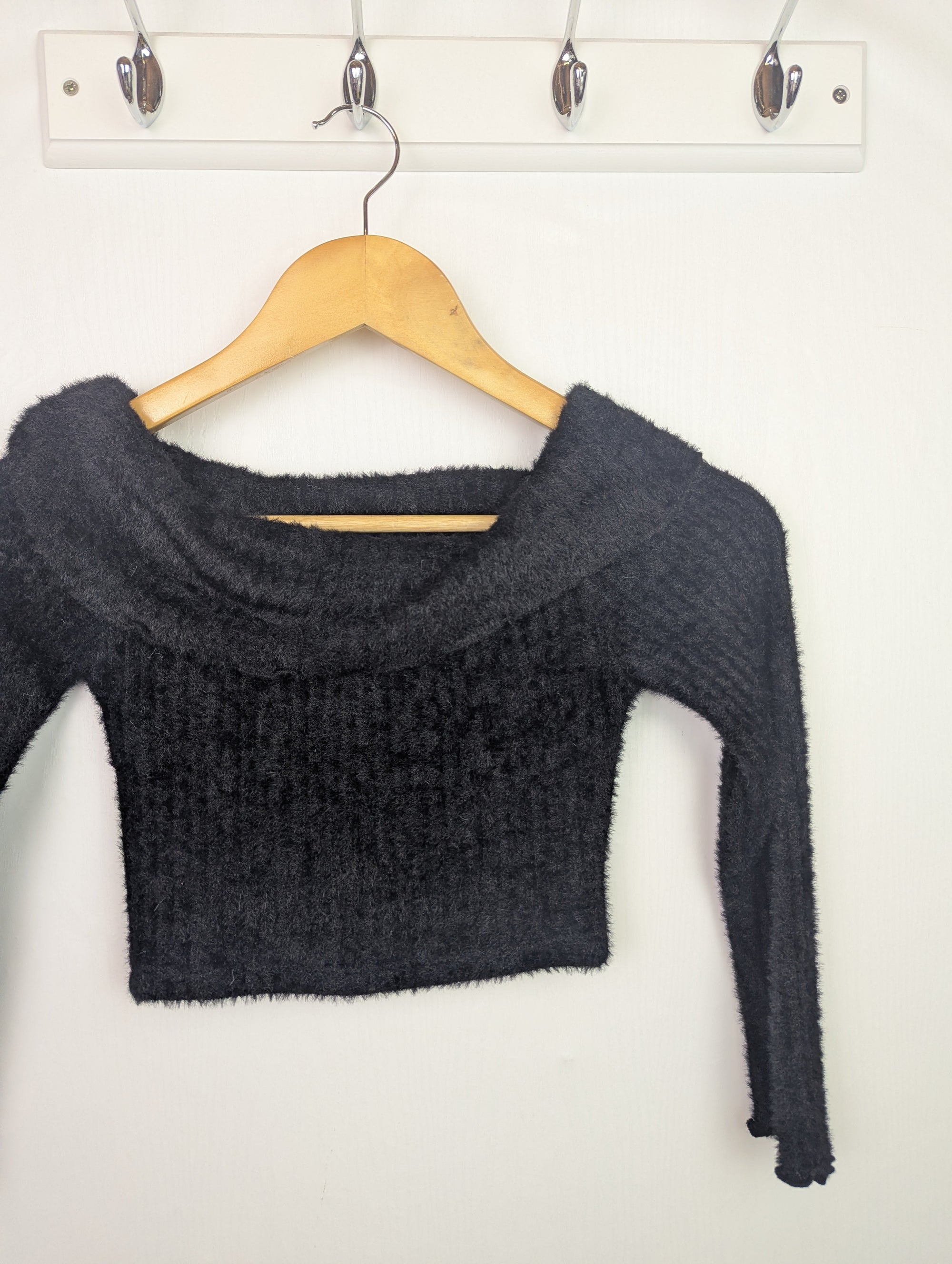 NWOT's Matalan Black Off'Shoulder Jumper - Girls 11 Years - Little Ones Preloved. Second Hand Children's & Preloved Baby, Kids, Girls & Boys Clothes. UK online
