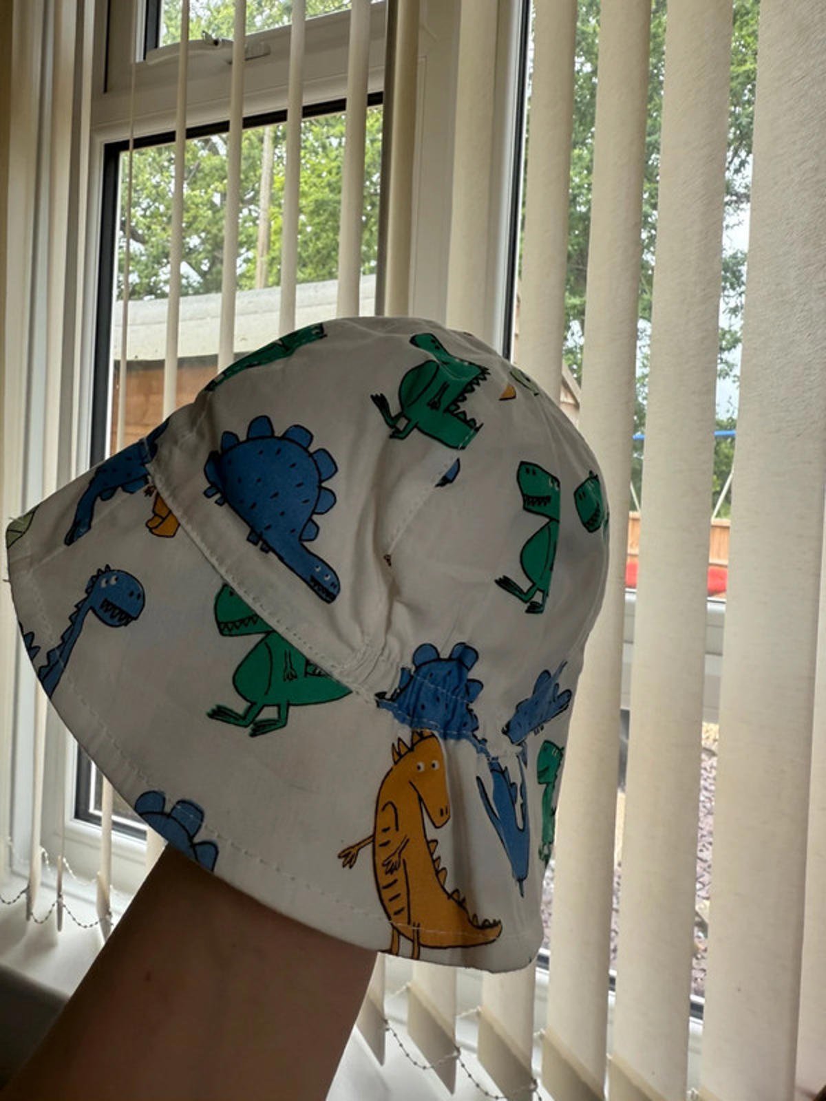 Nwot’s M&S White Dinosaur Summer Hat - Boys 3 - 6 Months - Little Ones Preloved. Second Hand Children's & Preloved Baby, Kids, Girls & Boys Clothes. UK online