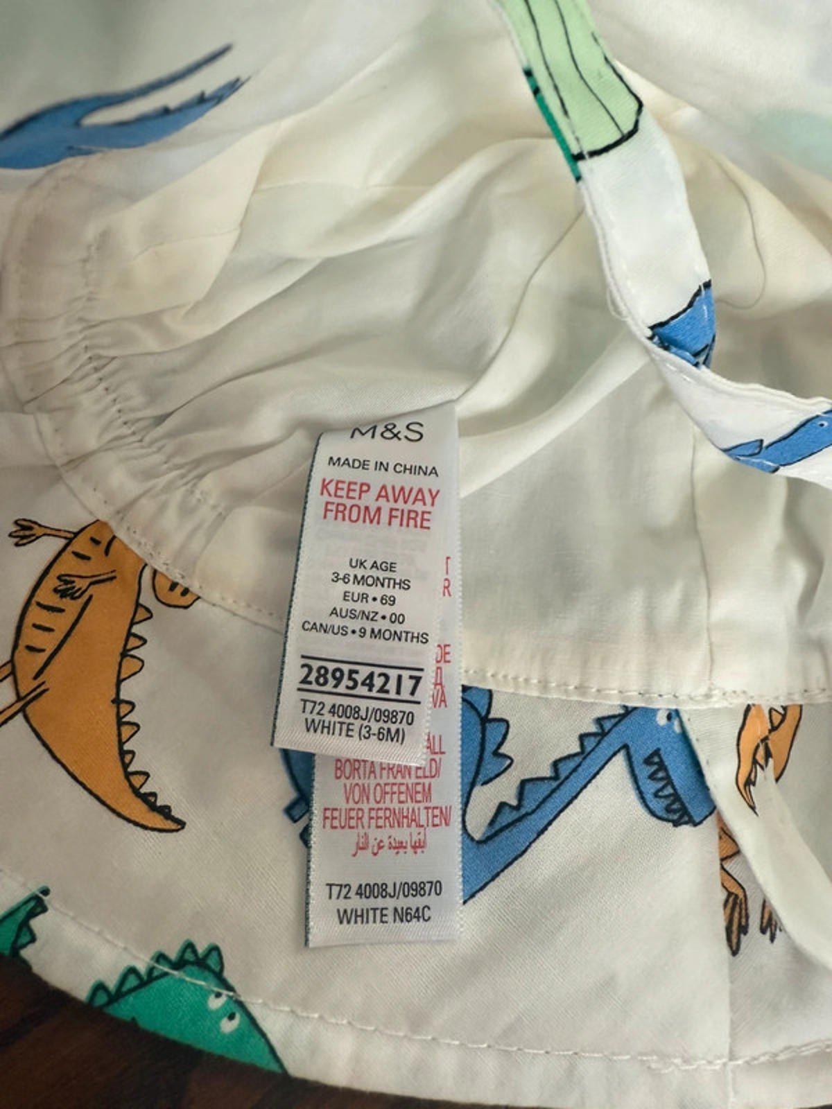 Nwot’s M&S White Dinosaur Summer Hat - Boys 3 - 6 Months - Little Ones Preloved. Second Hand Children's & Preloved Baby, Kids, Girls & Boys Clothes. UK online
